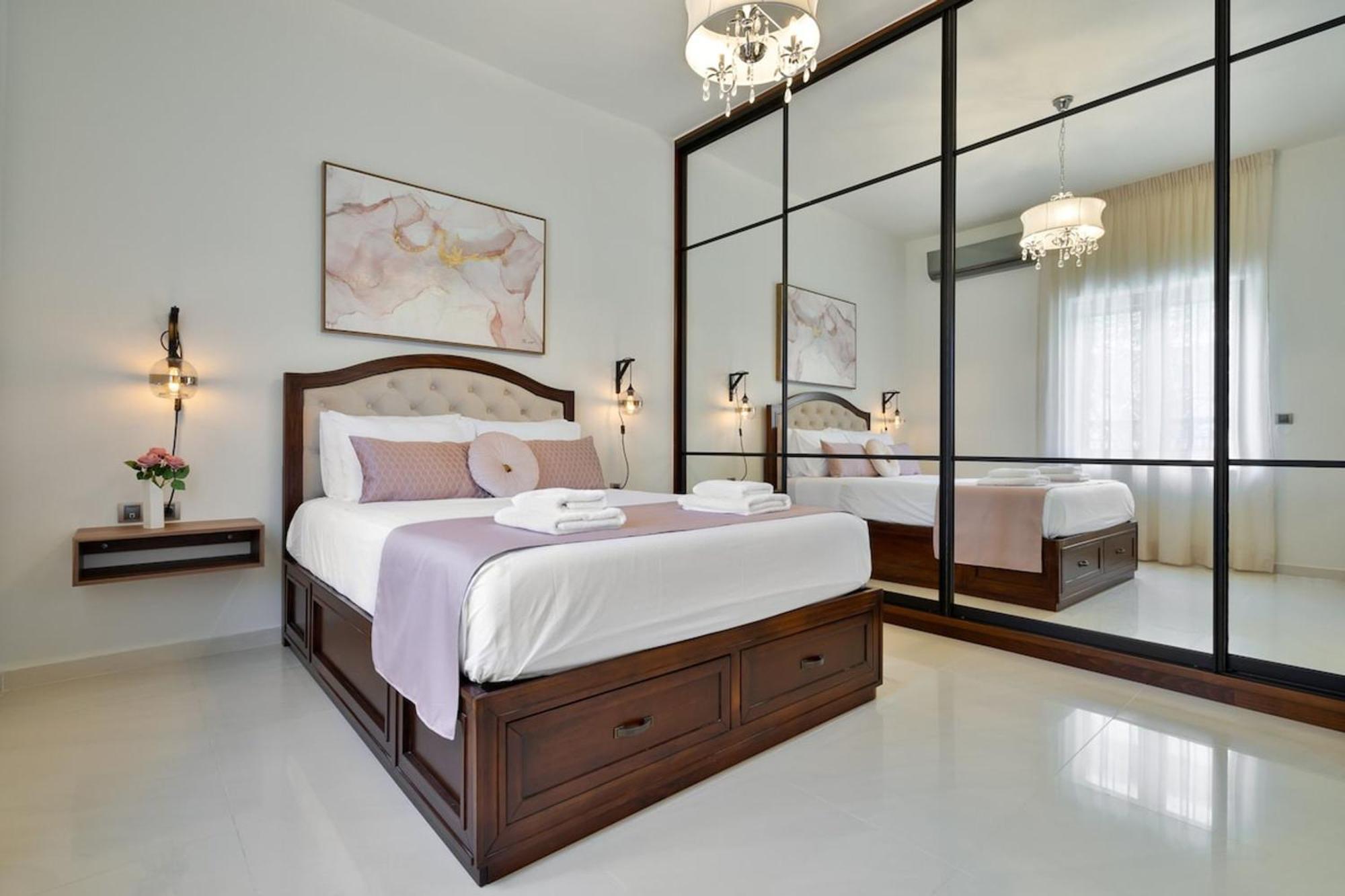 Chania Boutique - Steps From The Villa *