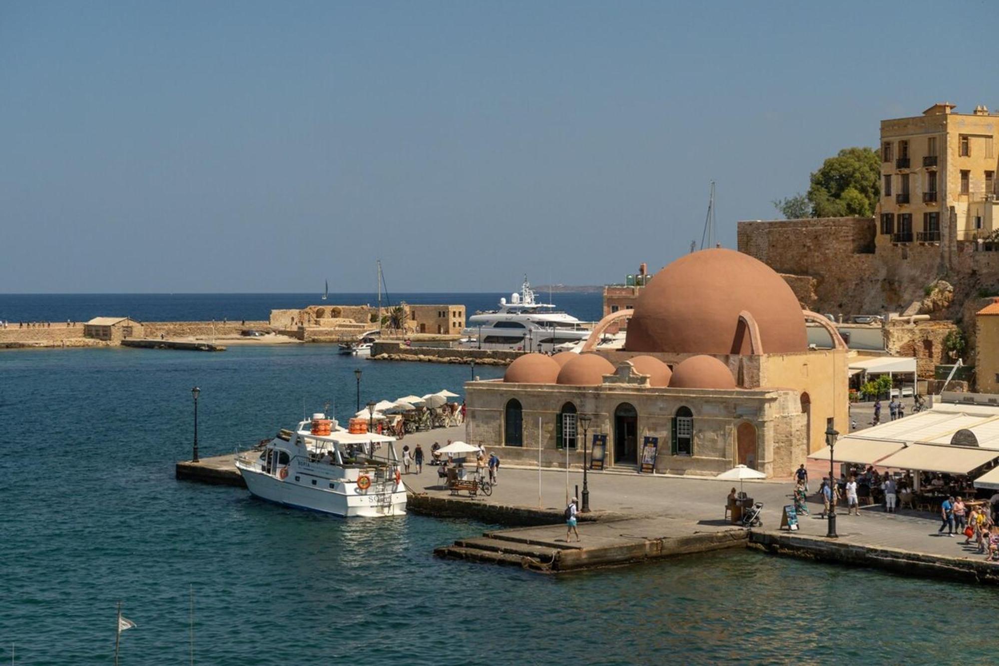 Leo 2 Bdr Overlooking The Harbor * Chania (Crete)