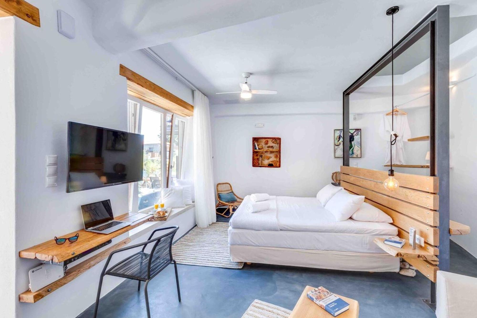 Apartment Skiff - Transformed On The Water's Edge