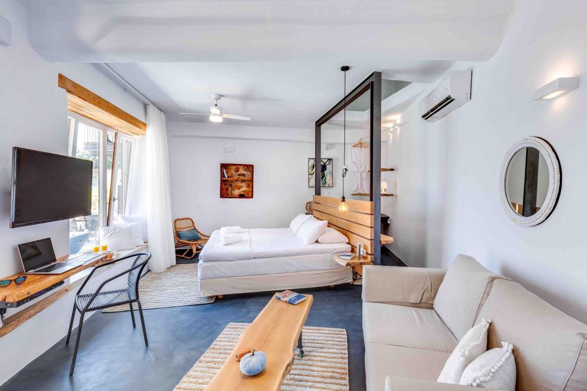 Skiff - Transformed On The Water's Edge Apartment *