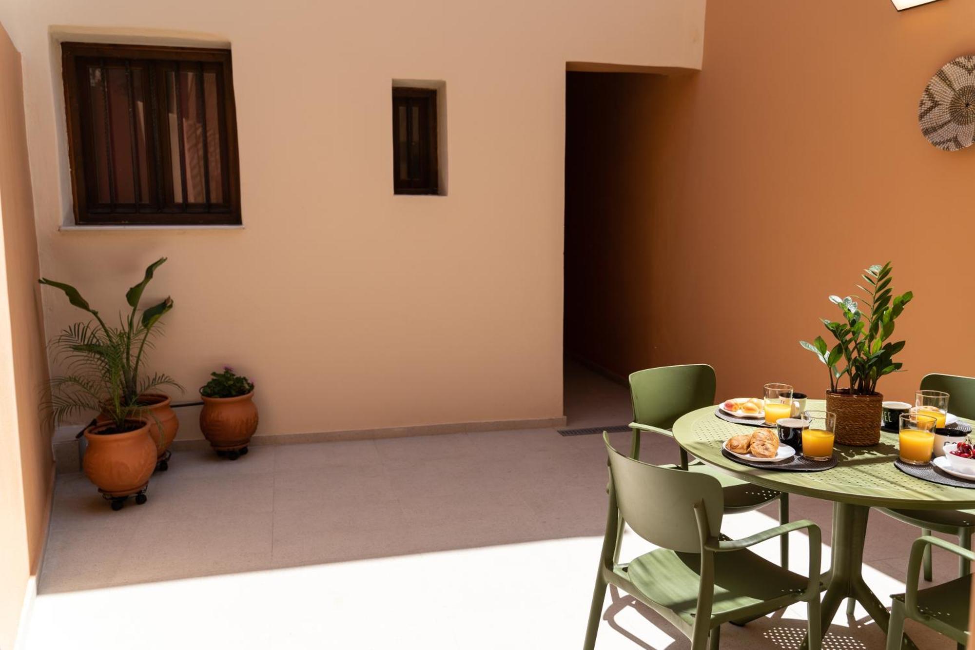 Arch Home, Luxury With Private Parking Holiday home