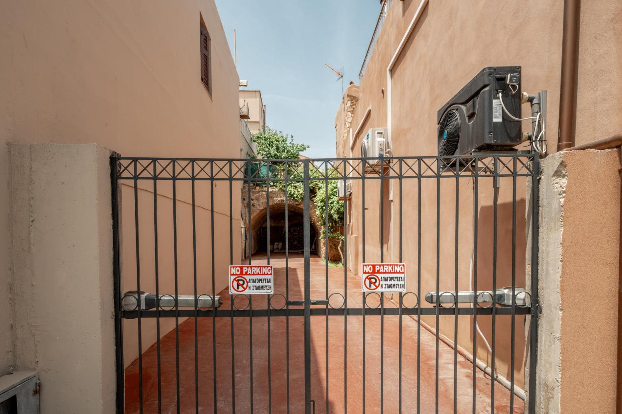 Arch Home, Luxury With Private Parking * Chania (Crete)