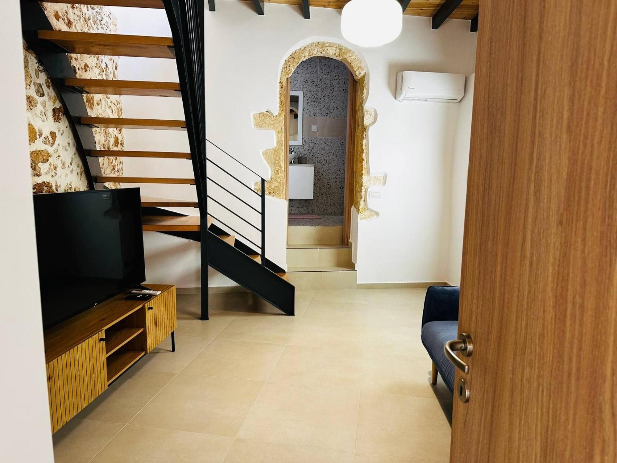 Holiday home Roussos Place - Next To Splantzia Square - 2bd 2ba *