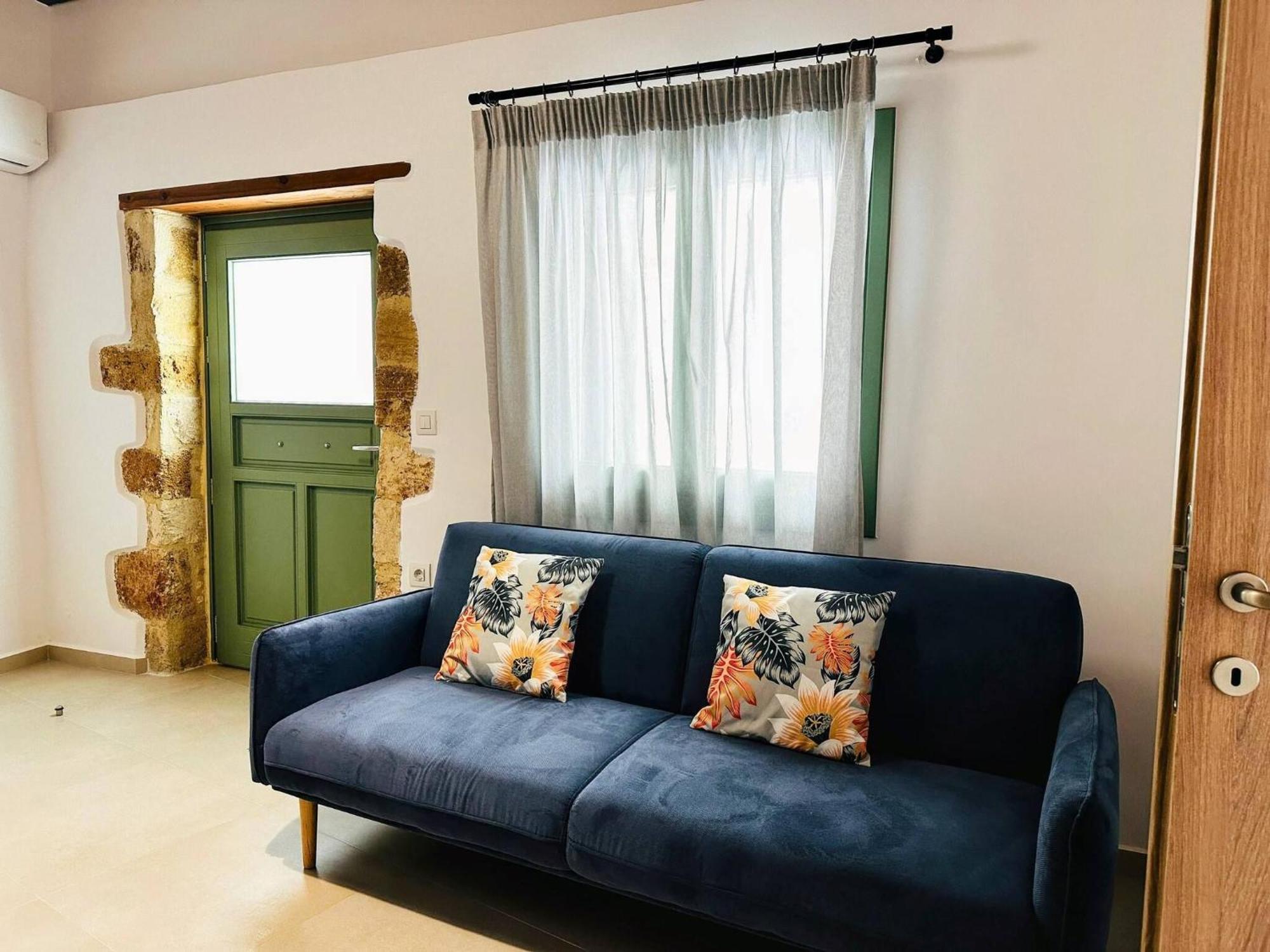 Roussos Place - Next To Splantzia Square - 2bd 2ba