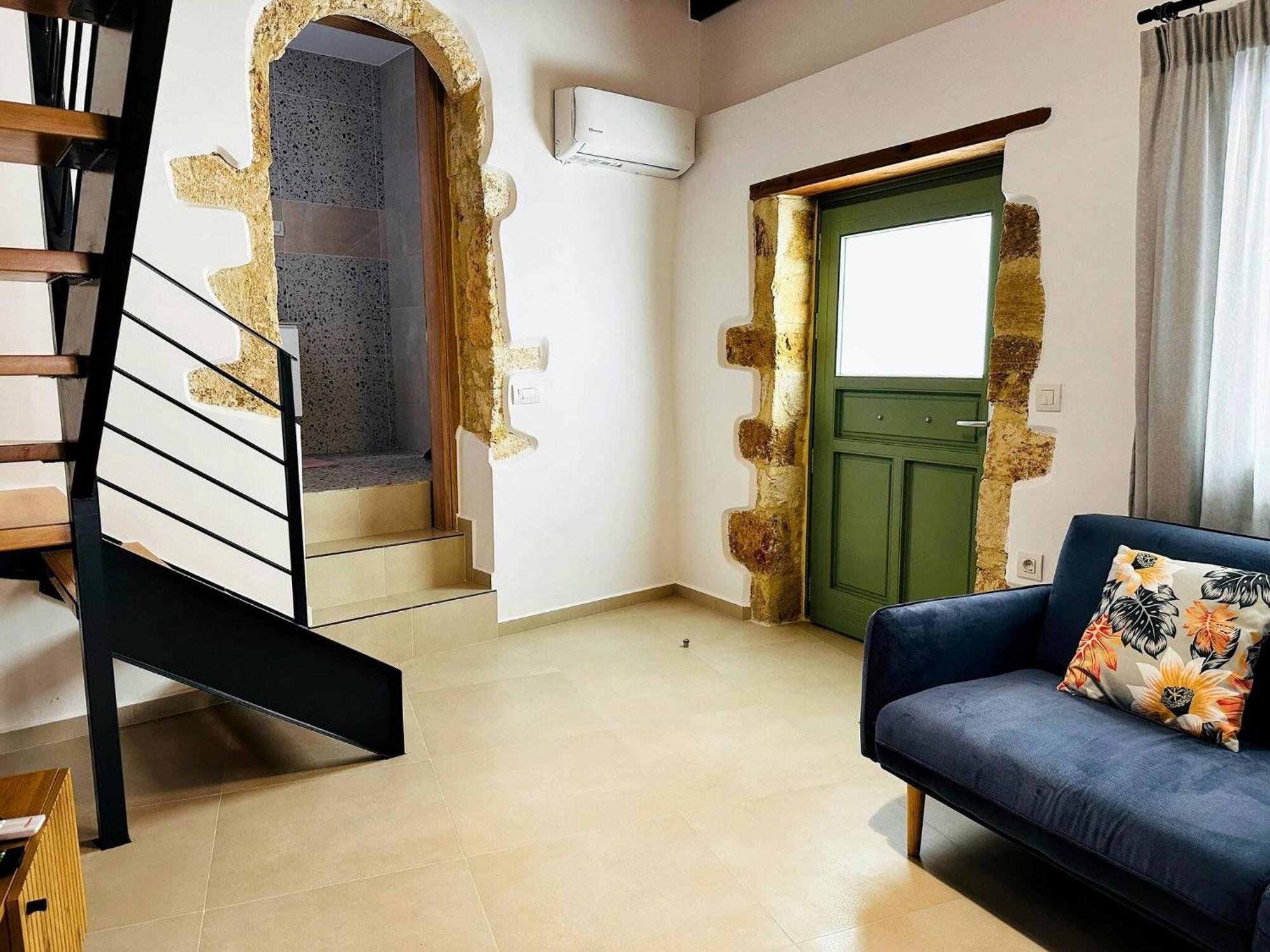 Holiday home Roussos Place - Next To Splantzia Square - 2bd 2ba *