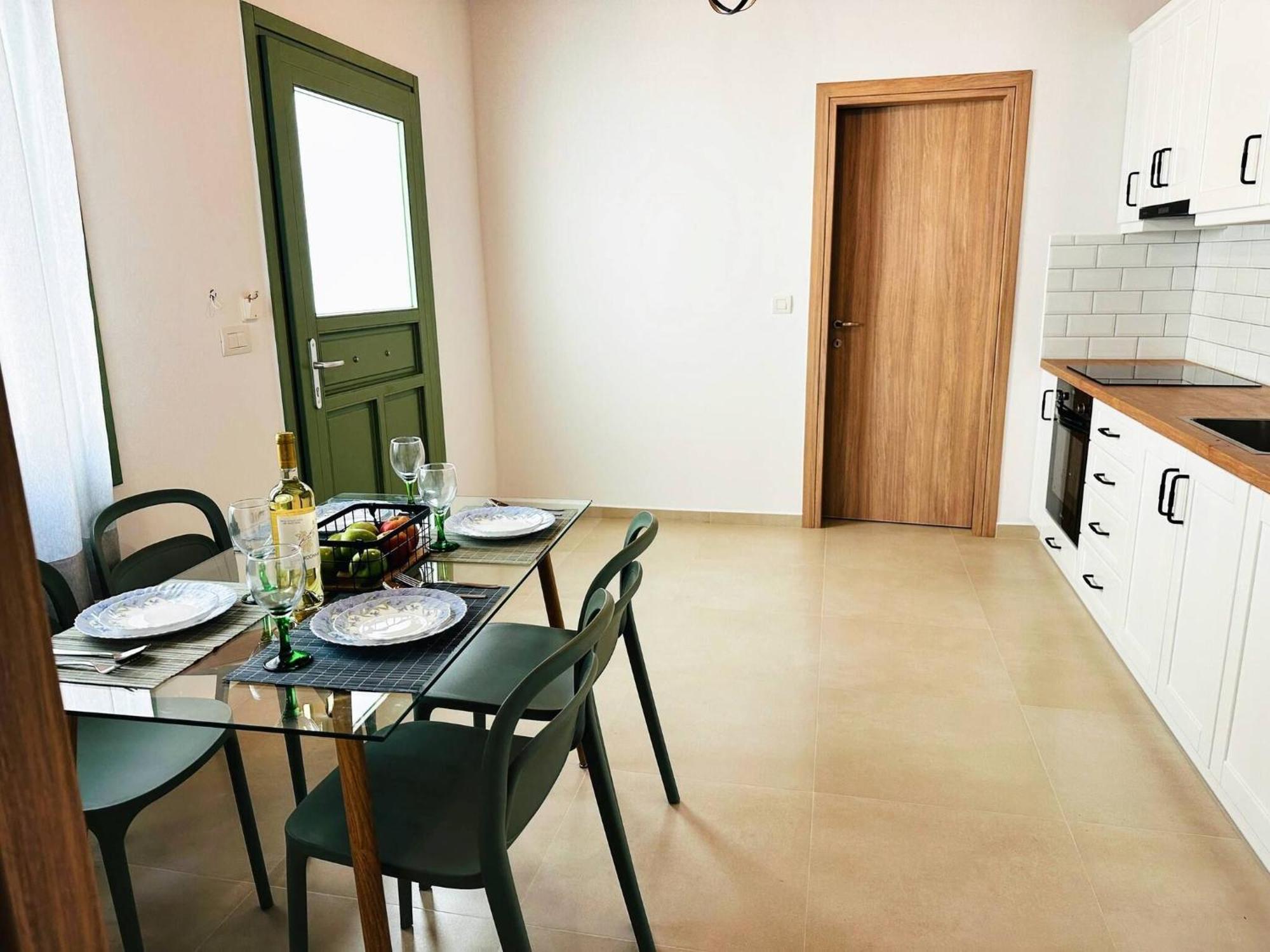 Roussos Place - Next To Splantzia Square - 2bd 2ba Chania (Crete)