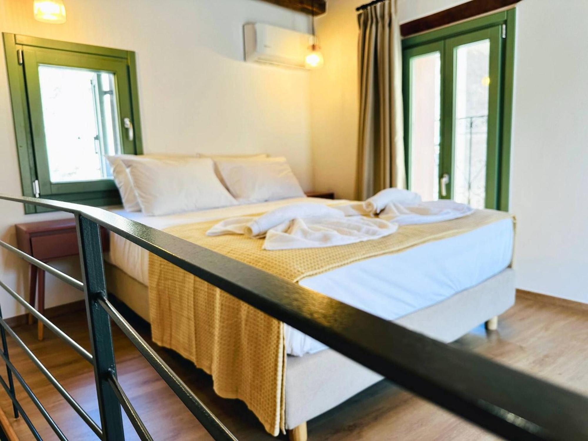 Roussos Place - Next To Splantzia Square - 2bd 2ba Holiday home