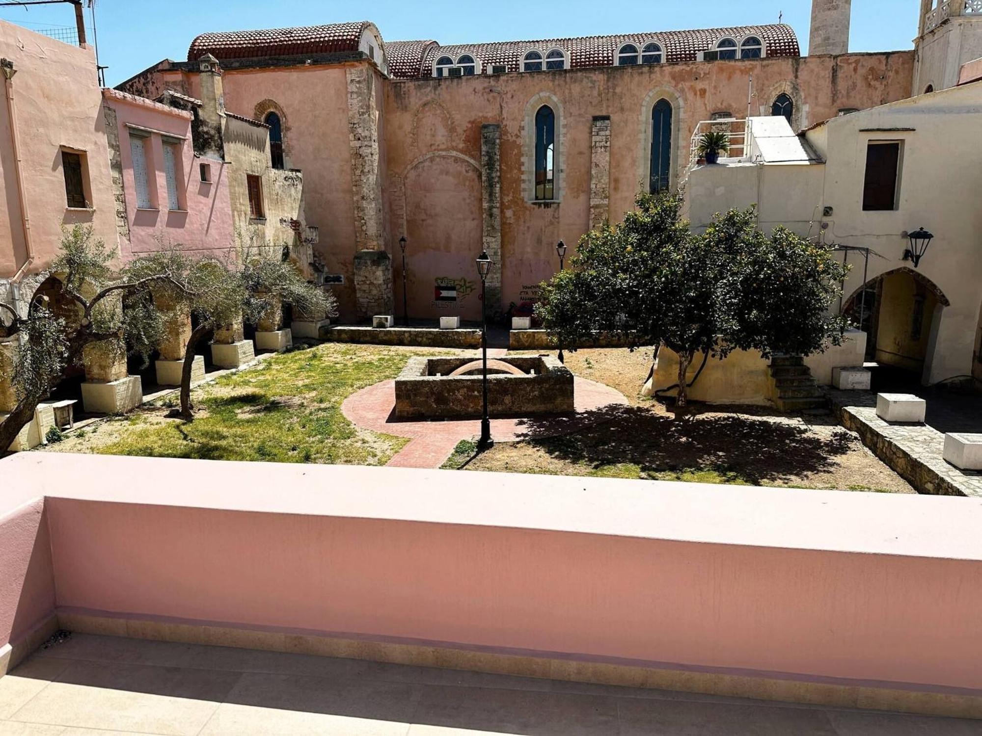 Roussos Place - Next To Splantzia Square - 2bd 2ba Holiday home Chania (Crete)