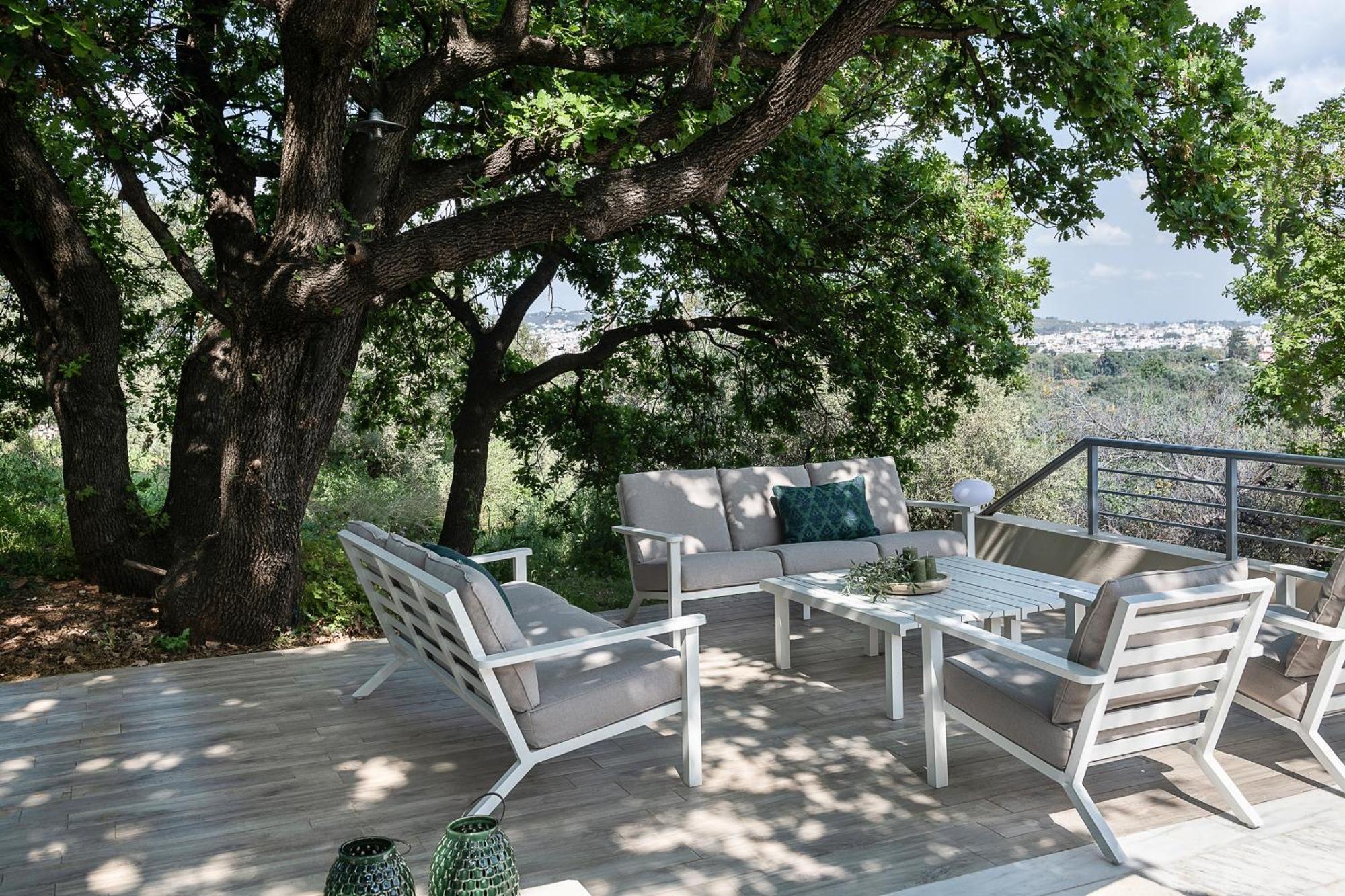 Vilia, House On The Hill