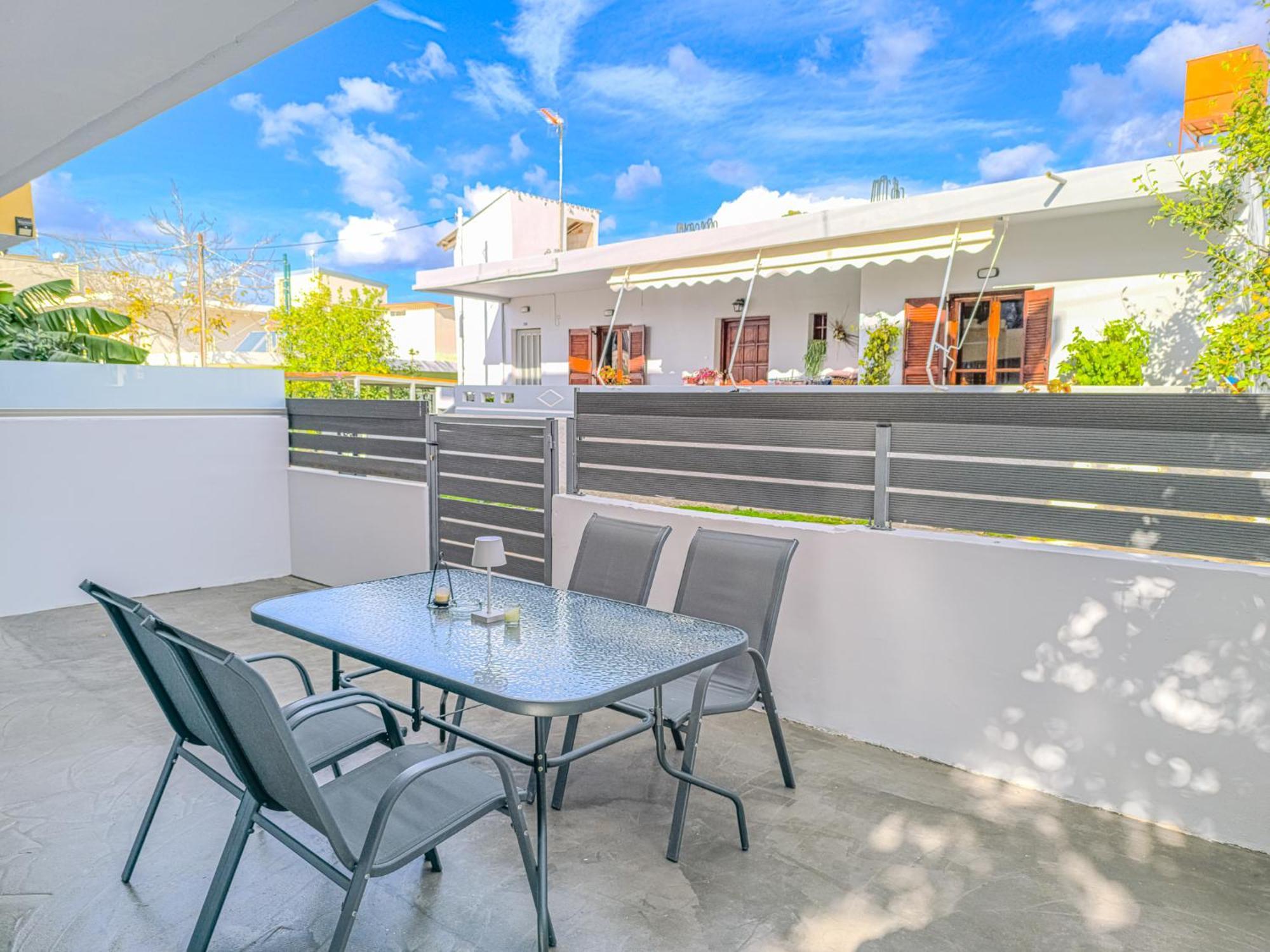 Comfy Flat With Large Terrace, Fiber Internet And Private Parking