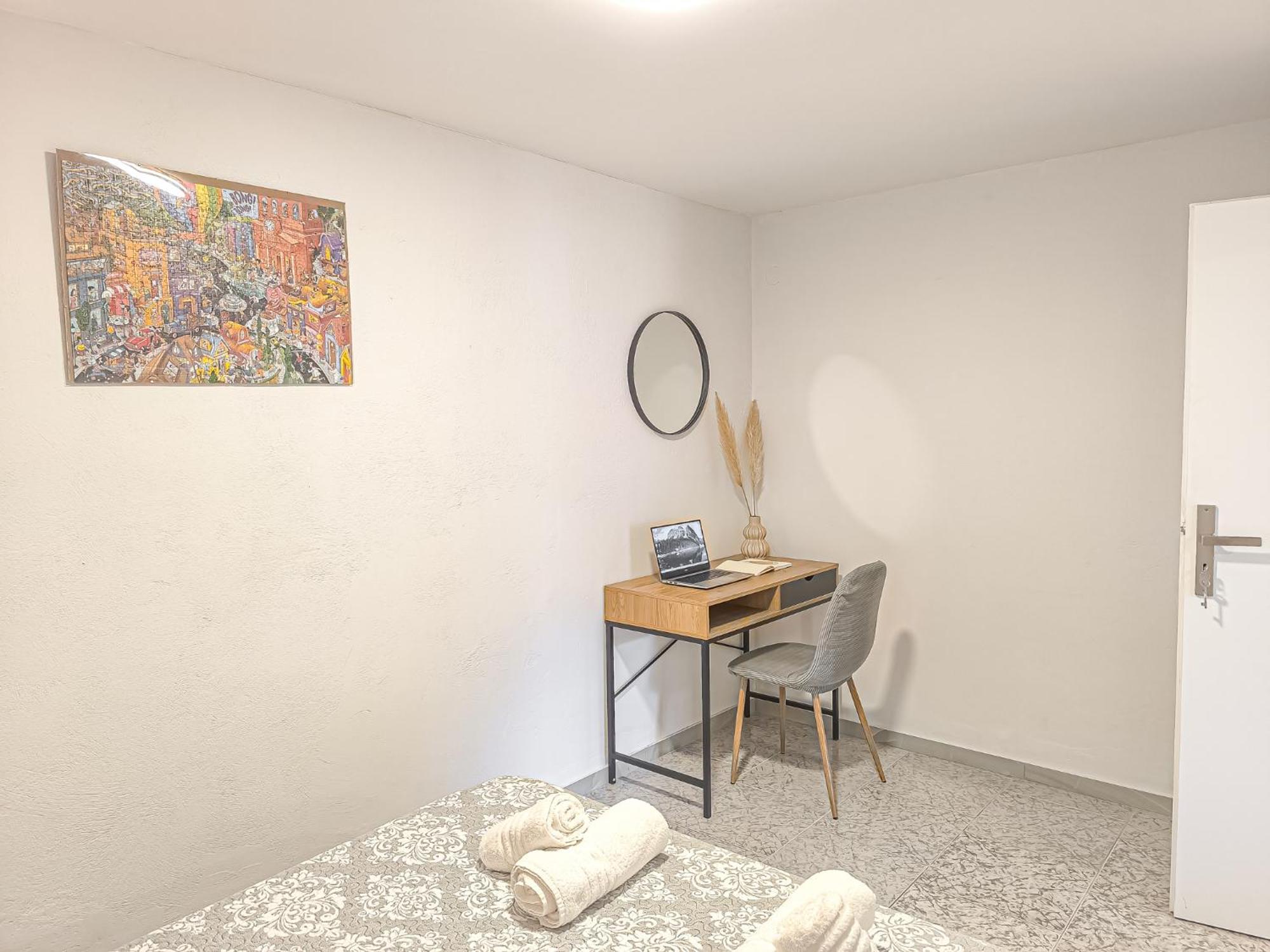 Comfy Flat With Large Terrace, Fiber Internet And Private Parking Apartment *