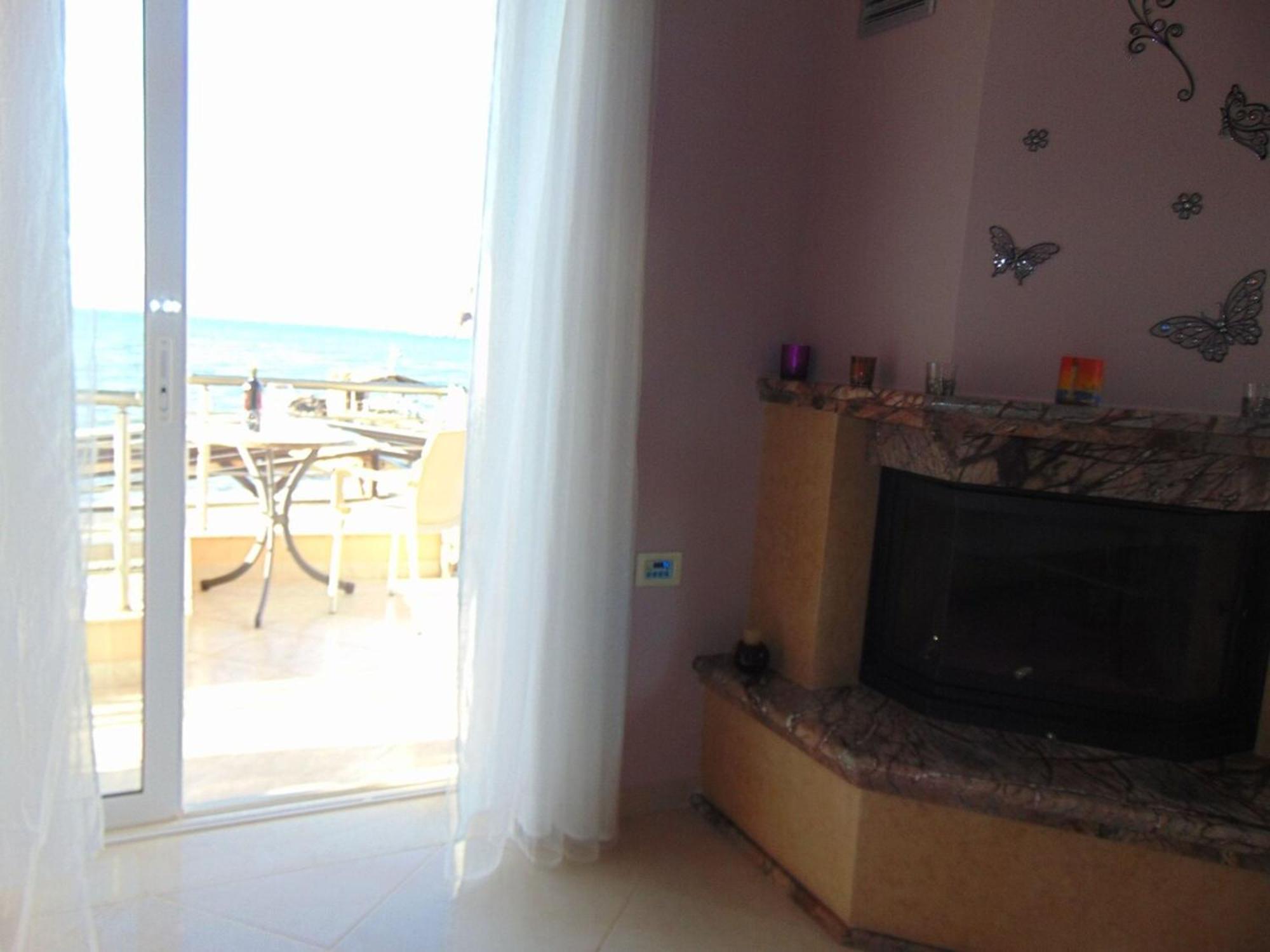 Apartment Comfy Beachfront Litinas Casa With Seaview Chania (Crete)