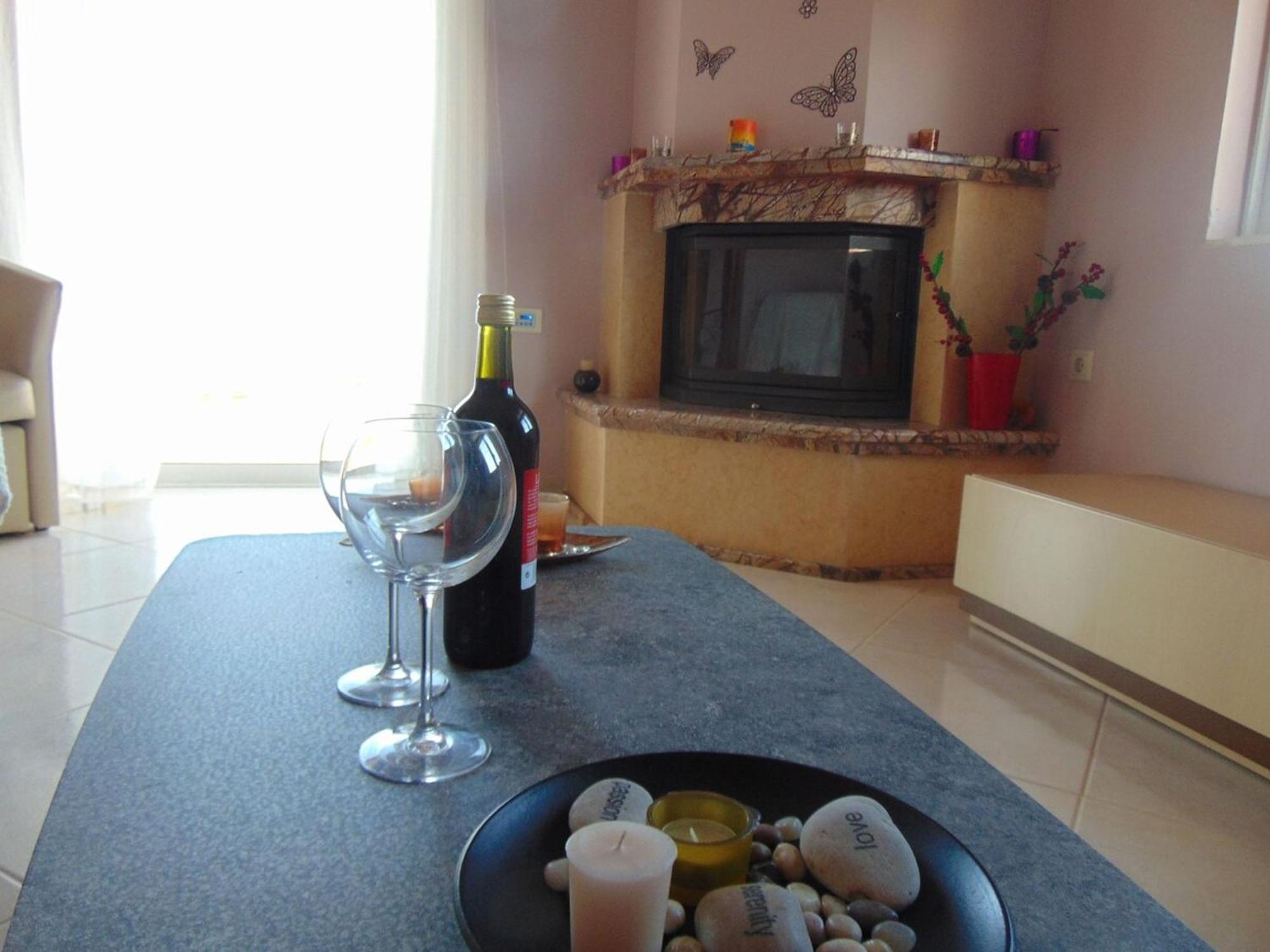 Comfy Beachfront Litinas Casa With Seaview *