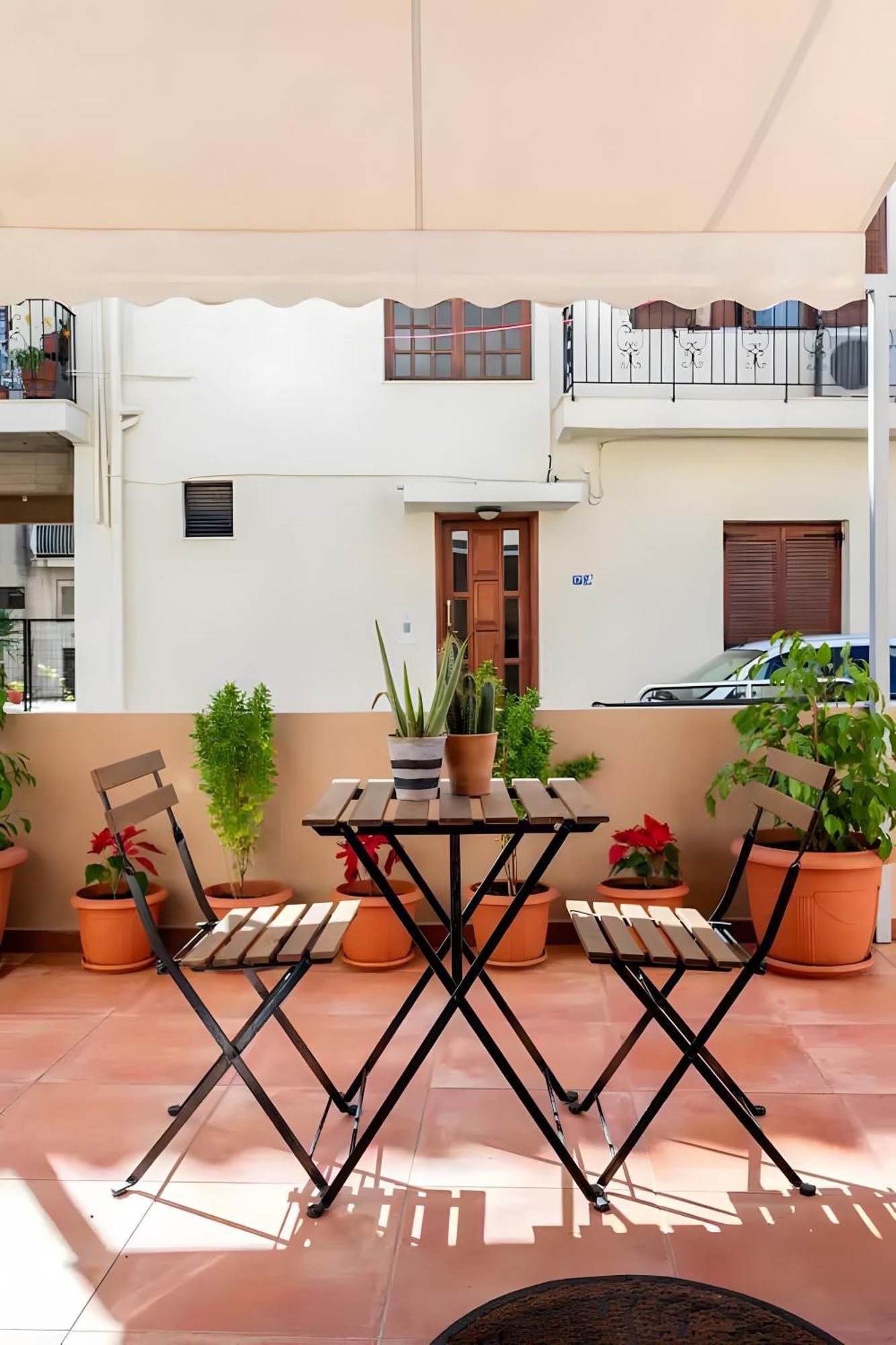 Corner House * Chania (Crete)