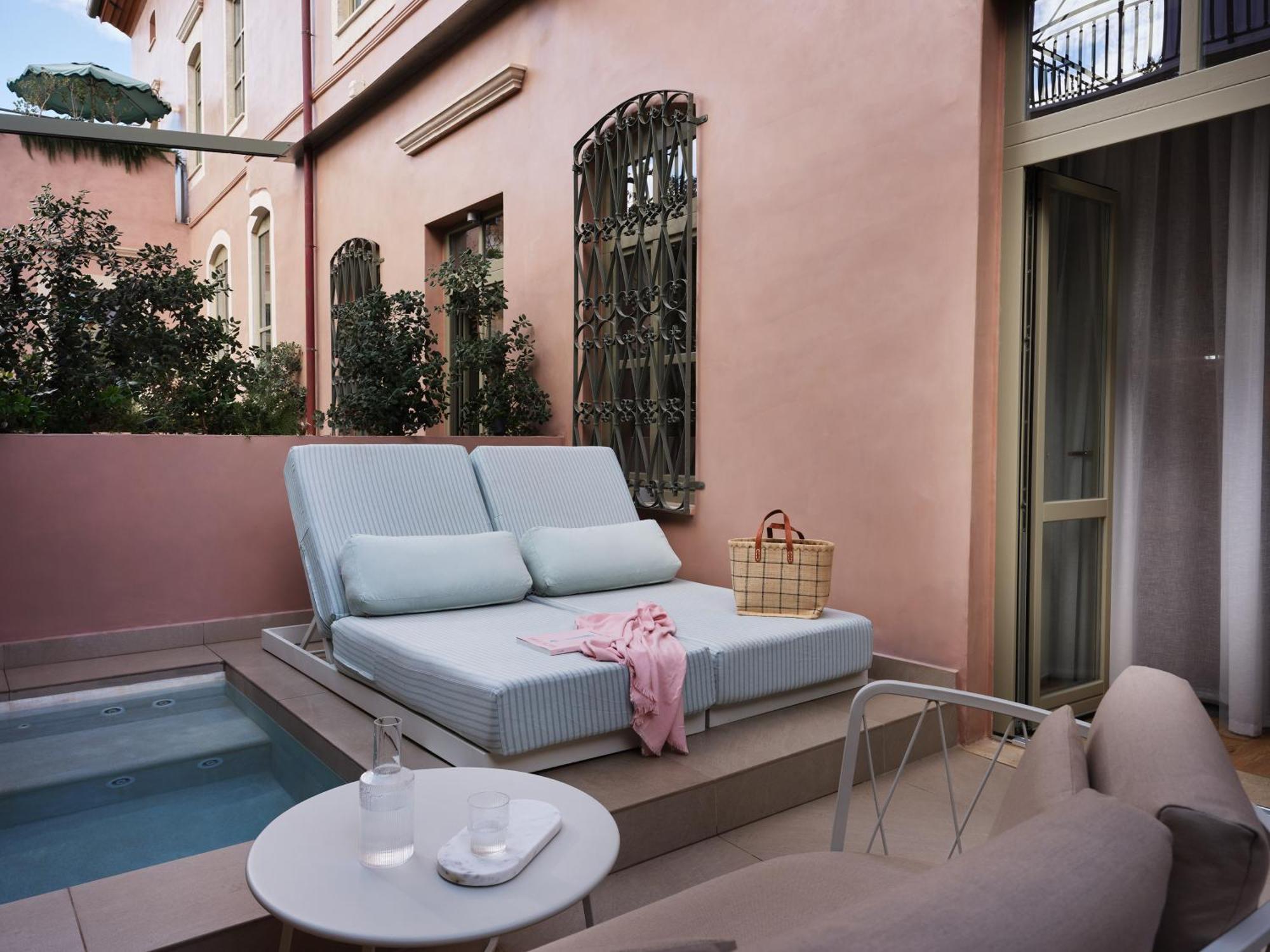 Domus Blanc Boutique