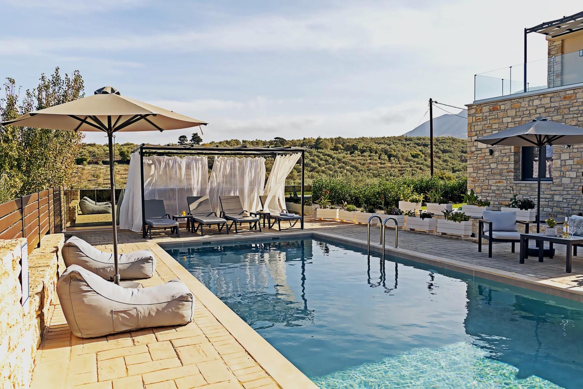 Sirena Villa *