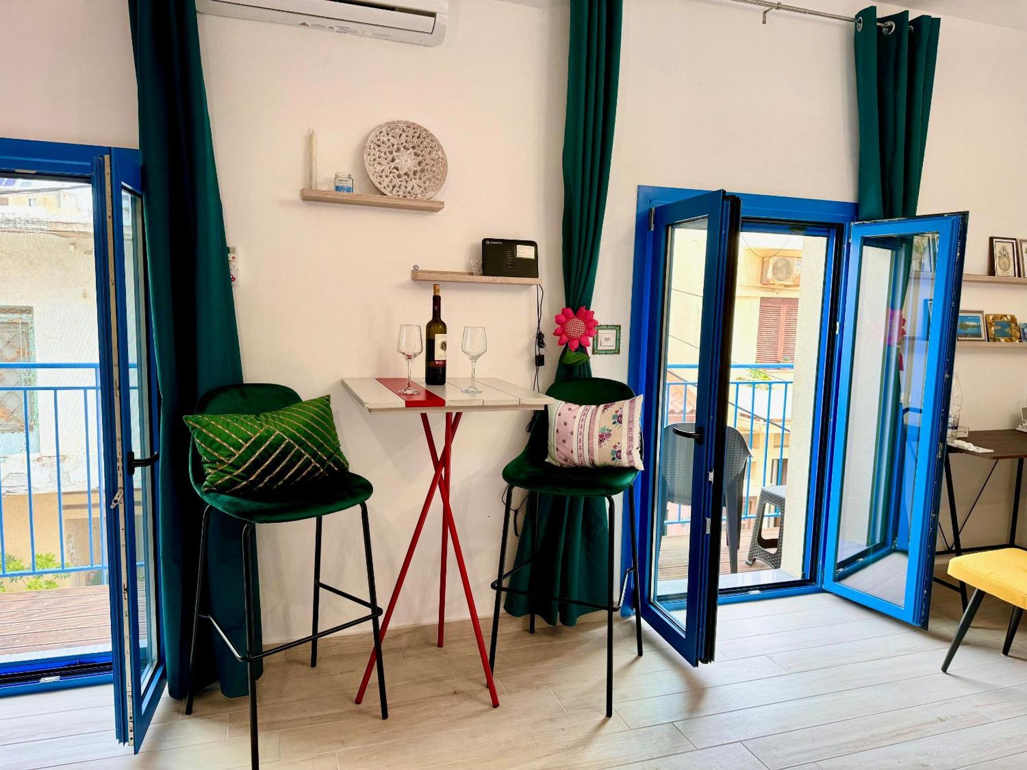 Retro By The Sea Apartment