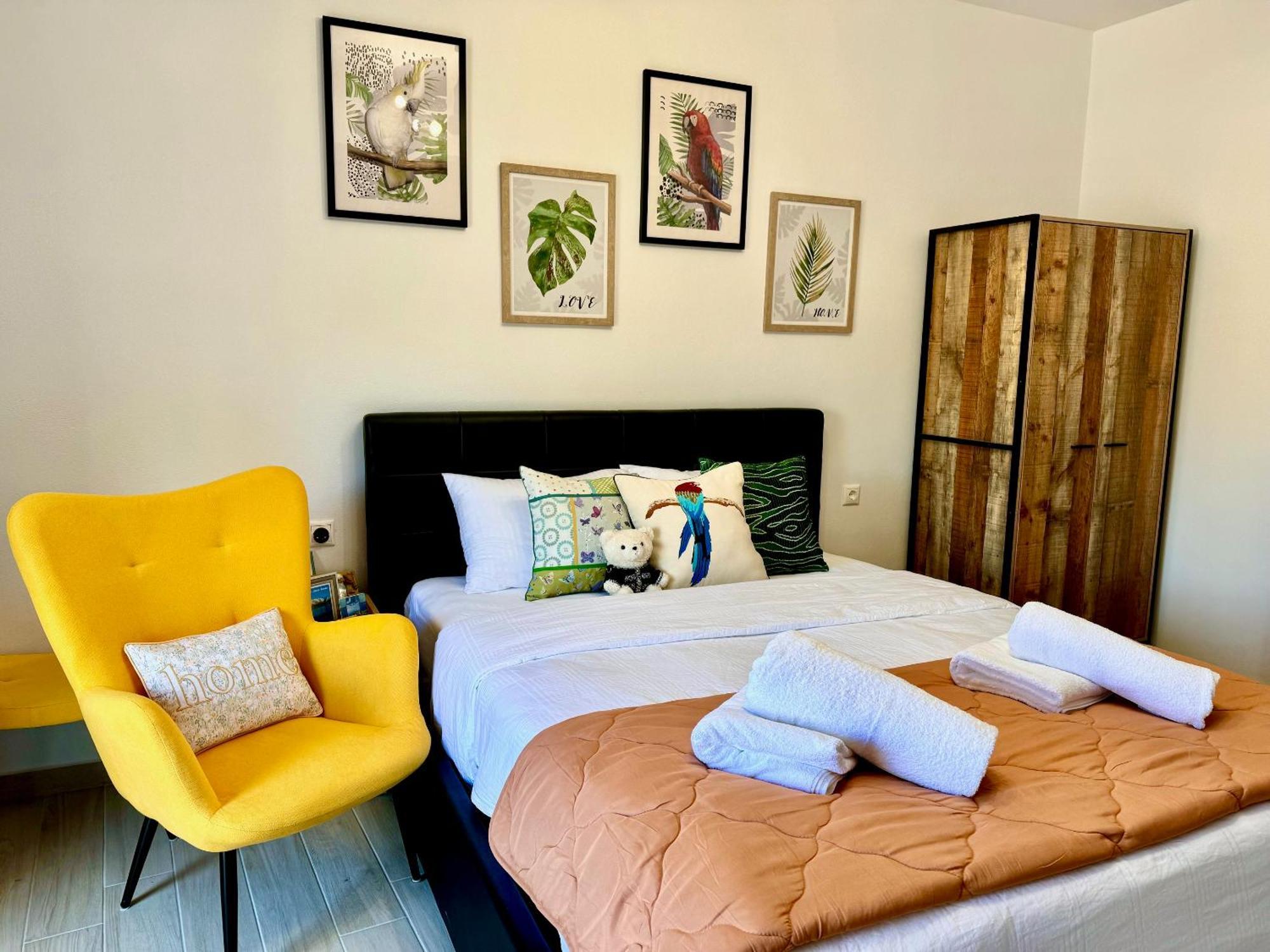 Apartment Retro By The Sea