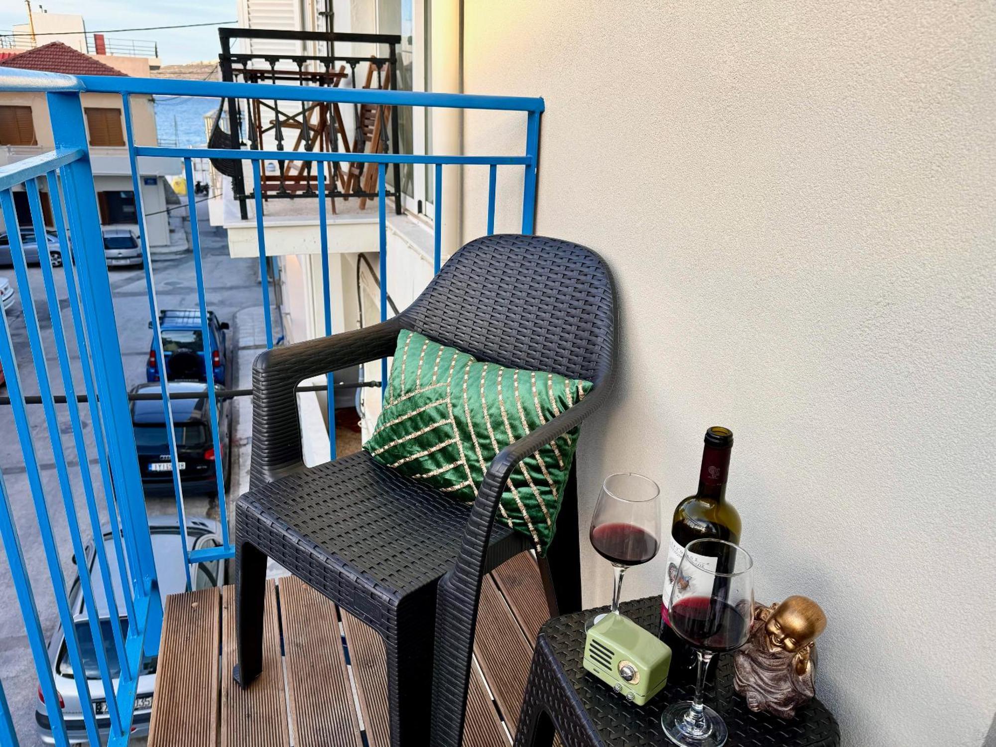 Retro By The Sea Apartment
