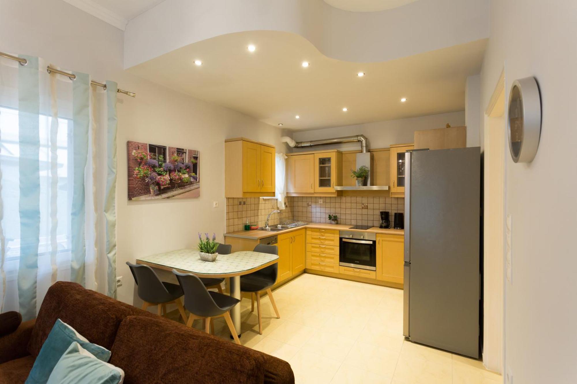 Eleni Apartment *