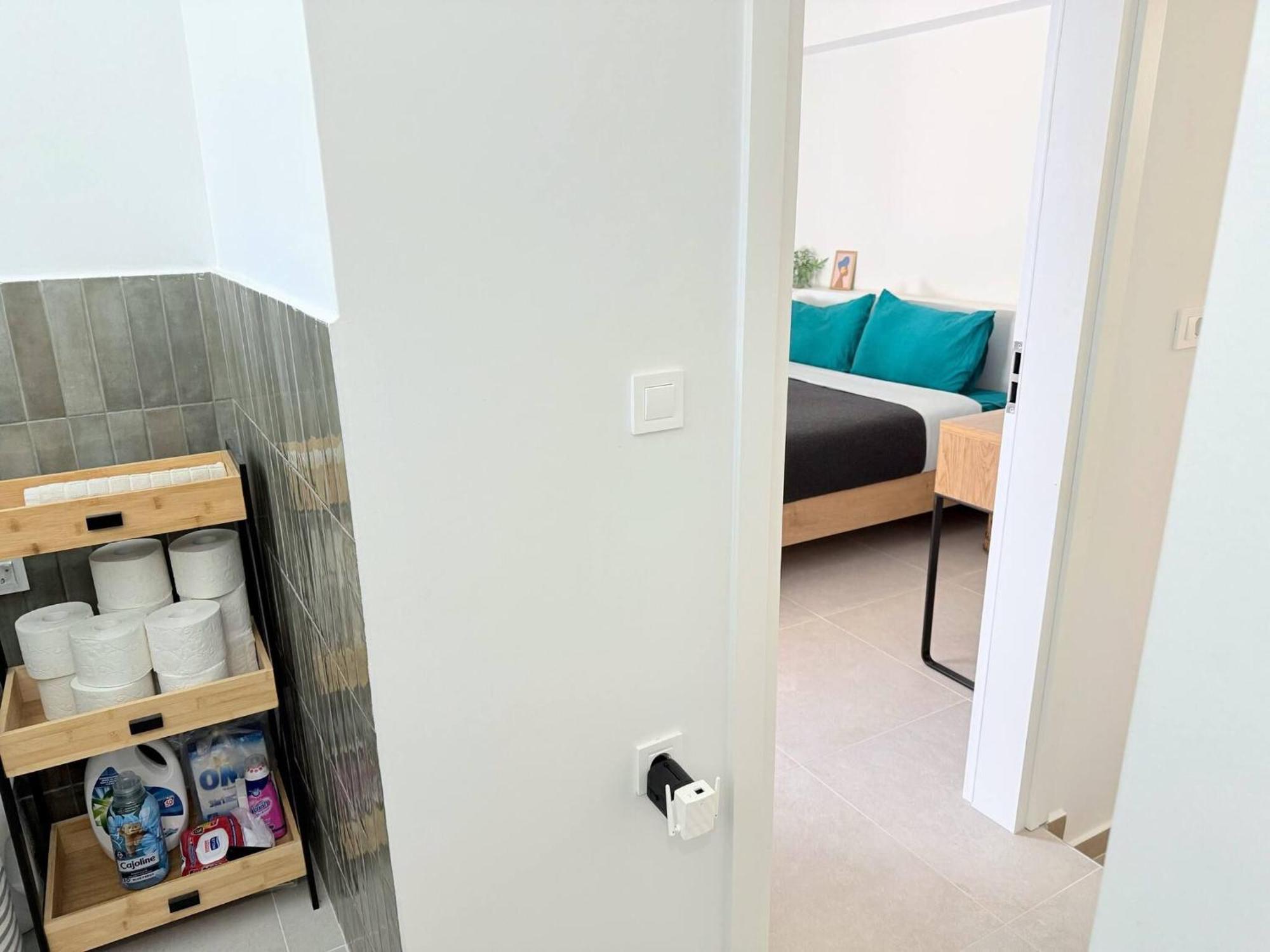 Azure Loft - 3min Walk To Beach, 10min To Old Town Apartamento Chrissi Akti Chania