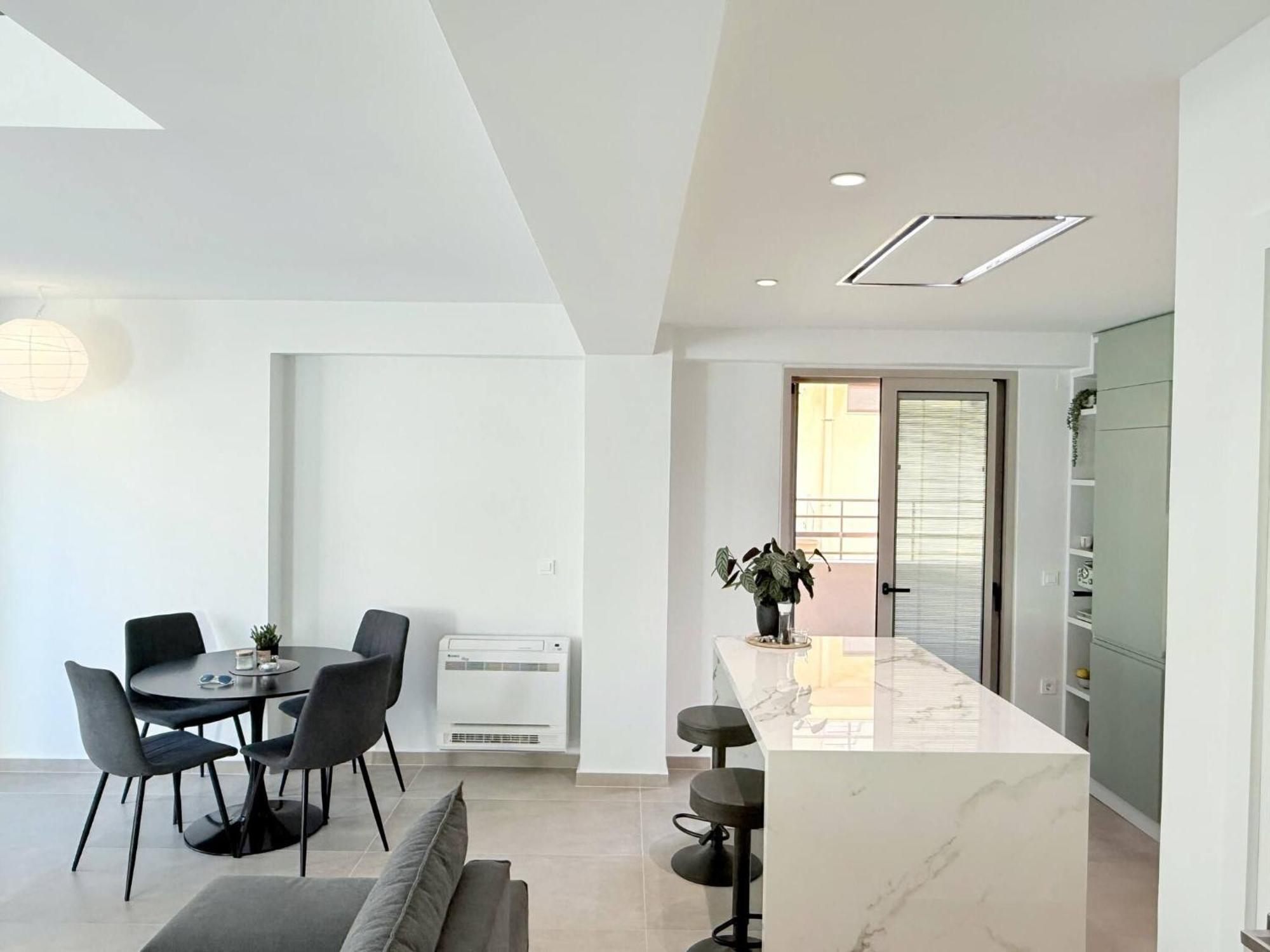 Azure Loft - 3min Walk To Beach, 10min To Old Town * Chrissi Akti Chania
