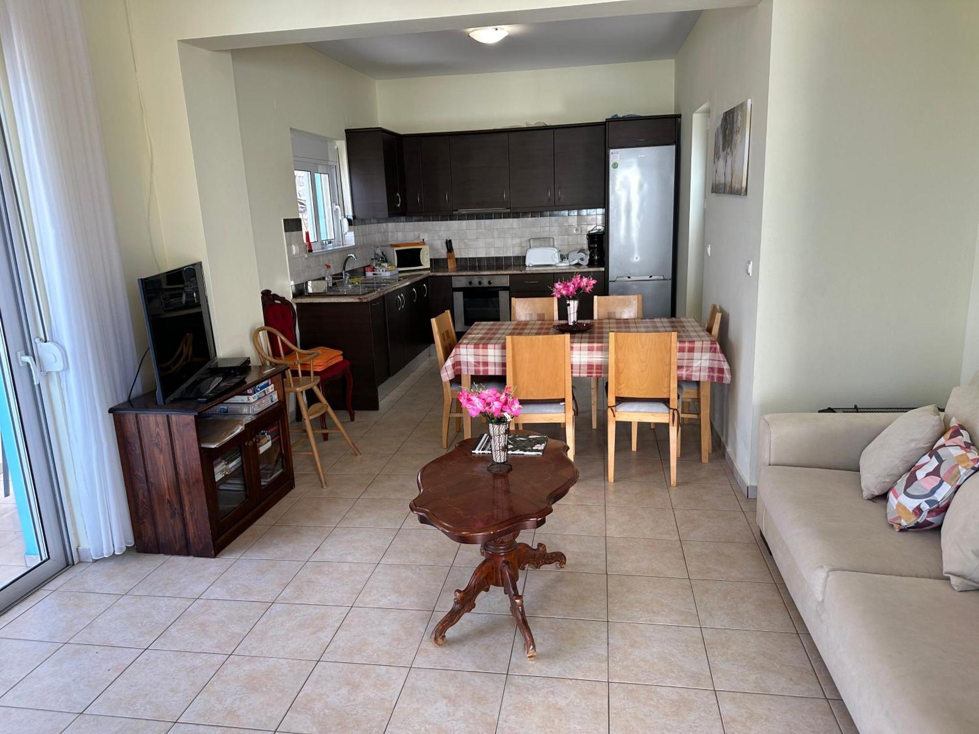 Tranquil Vista Villa: Seaside Retreat With Private Pool *