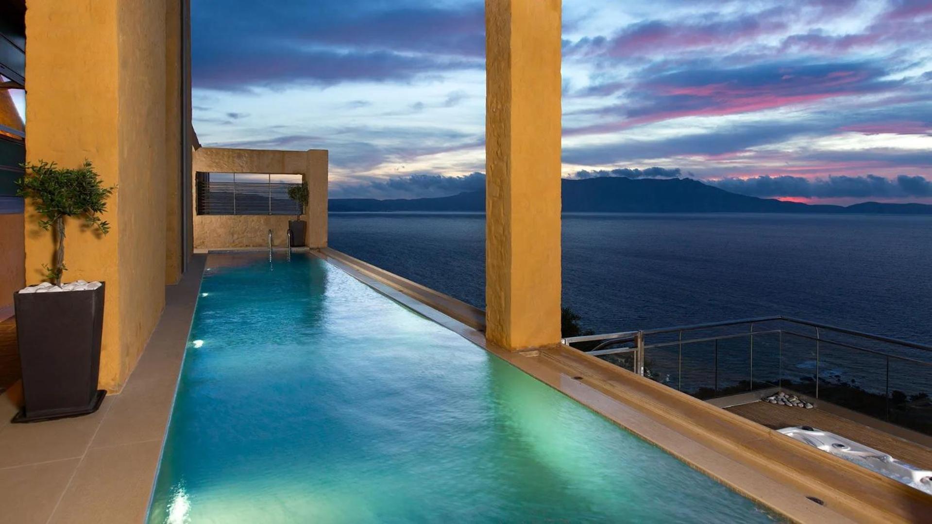 Beachfront Ravdoucha Epavlis Eleni - Pool, Hot Tub, Gym, Sauna, Private Parking, Wifi Villa Chania (Crete)