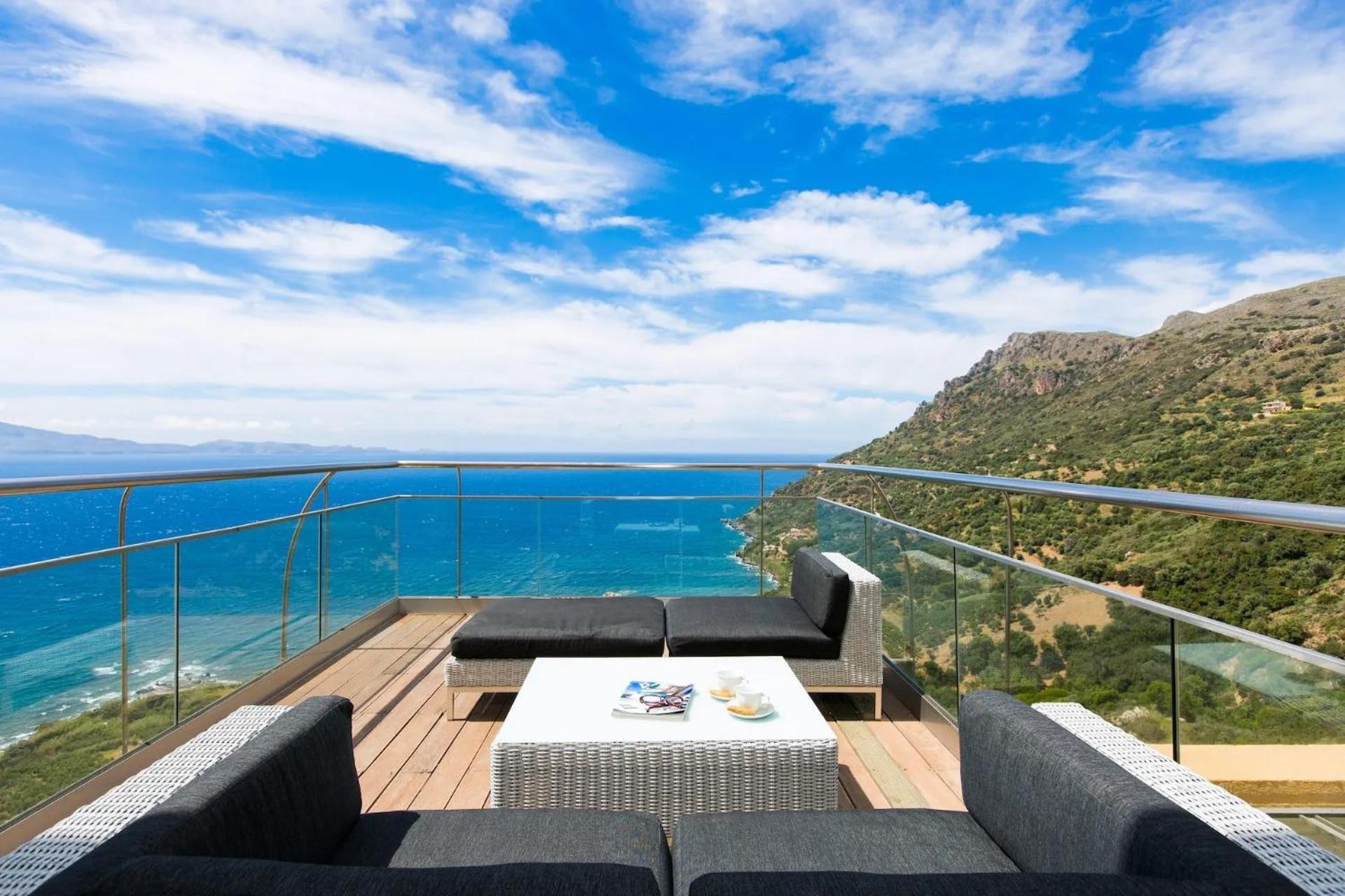 Villa Beachfront Ravdoucha Epavlis Eleni - Pool, Hot Tub, Gym, Sauna, Private Parking, Wifi *