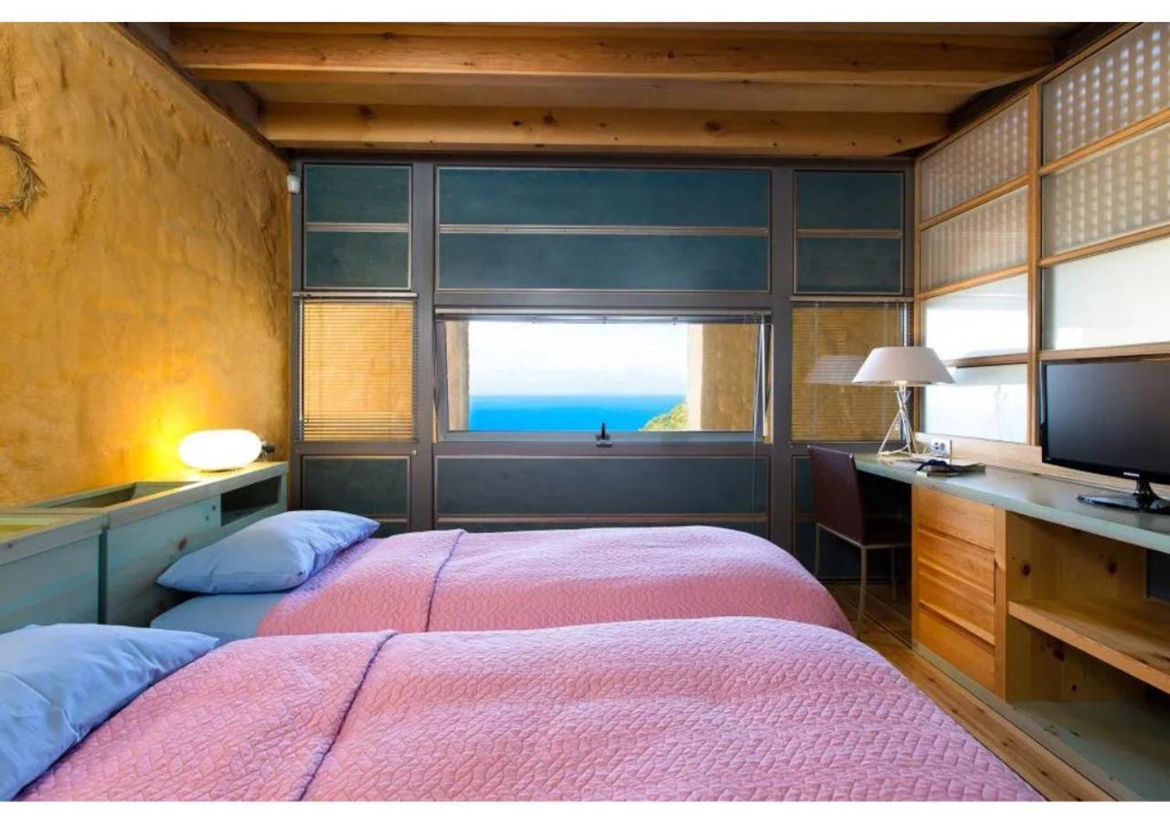 Beachfront Ravdoucha Epavlis Eleni - Pool, Hot Tub, Gym, Sauna, Private Parking, Wifi *