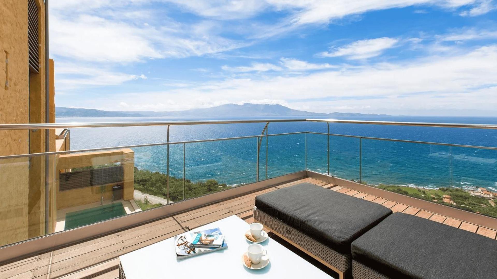 Villa Beachfront Ravdoucha Epavlis Eleni - Pool, Hot Tub, Gym, Sauna, Private Parking, Wifi