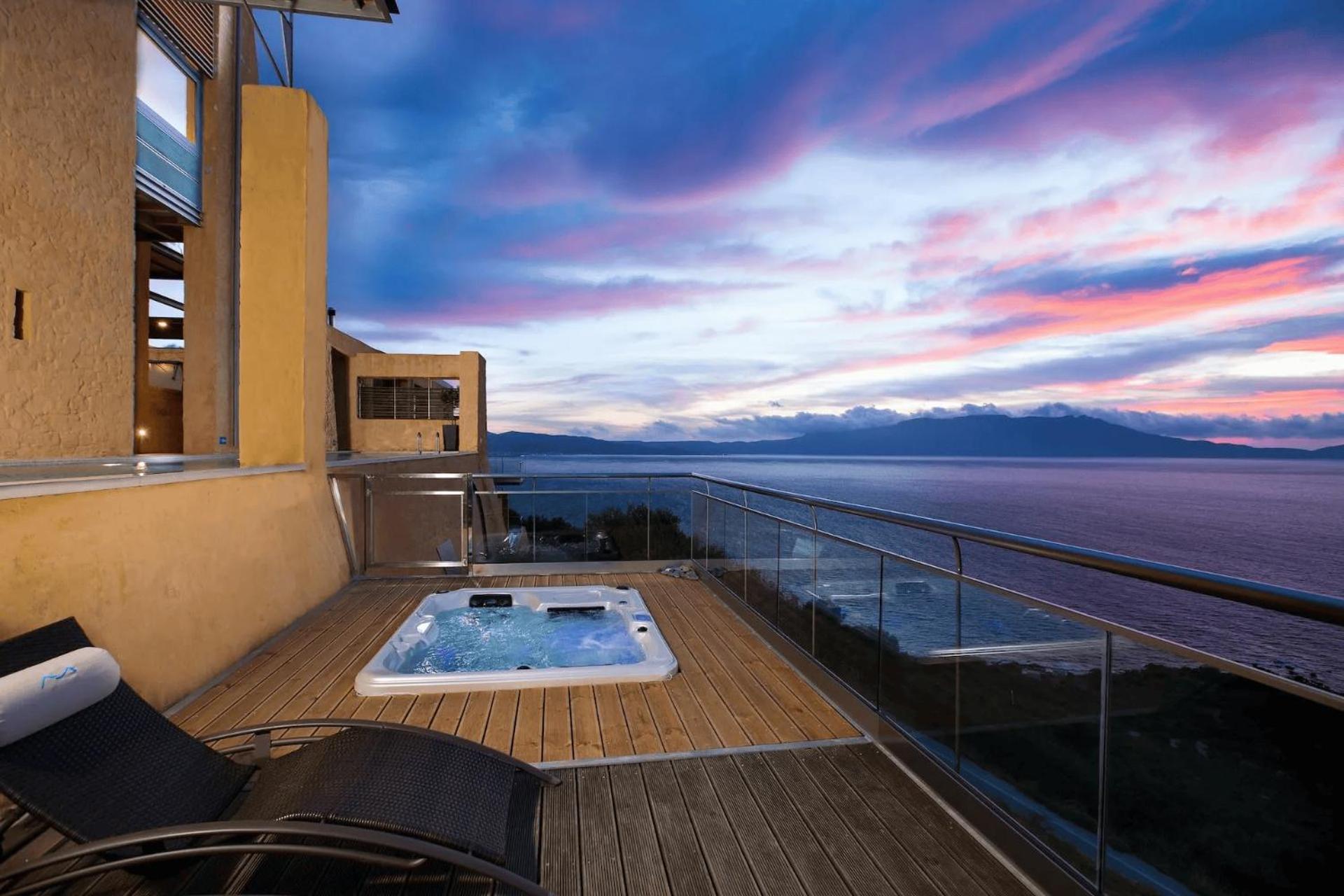 Beachfront Ravdoucha Epavlis Eleni - Pool, Hot Tub, Gym, Sauna, Private Parking, Wifi Villa *