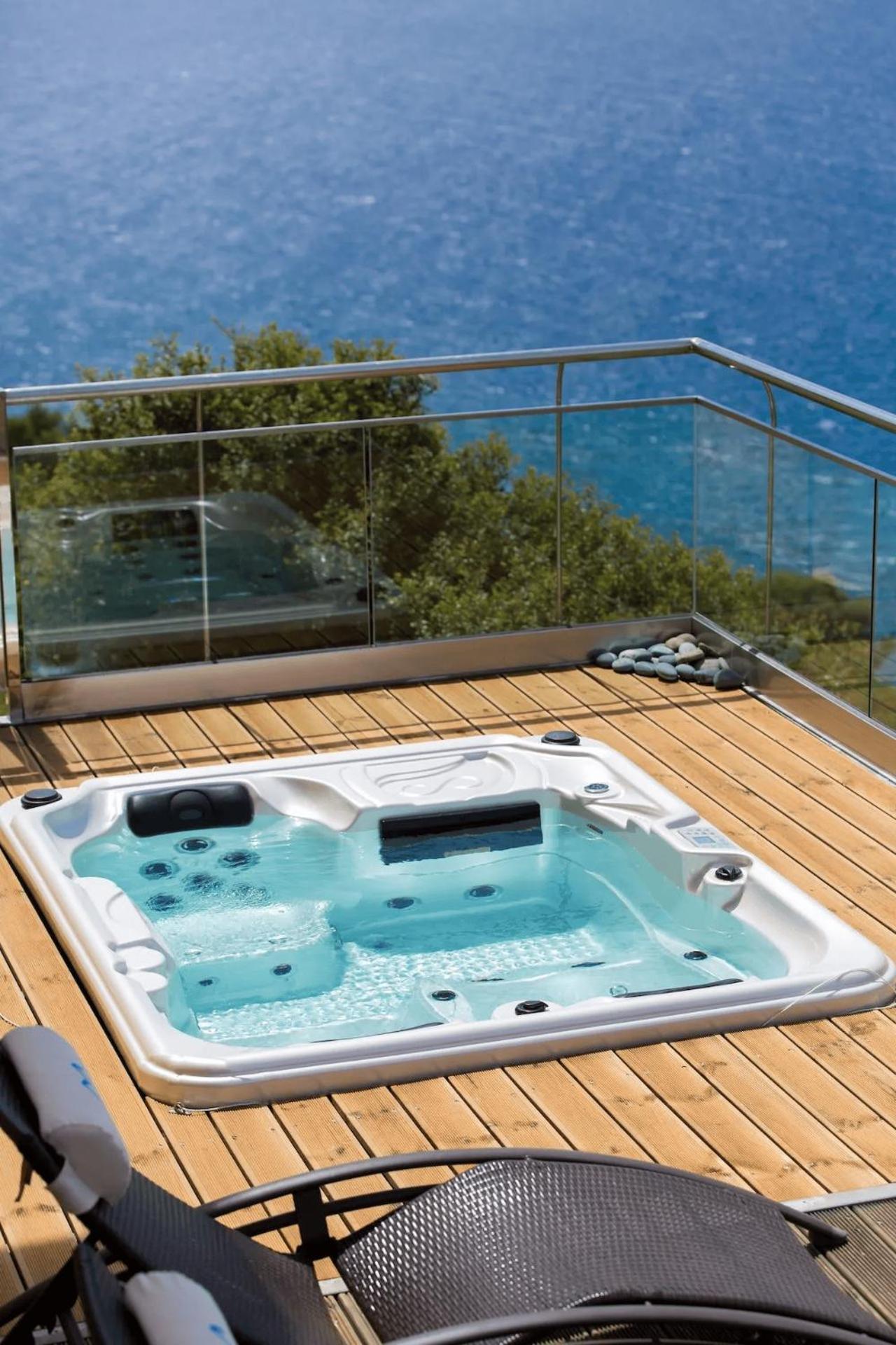 Villa Beachfront Ravdoucha Epavlis Eleni - Pool, Hot Tub, Gym, Sauna, Private Parking, Wifi Chania (Crete)