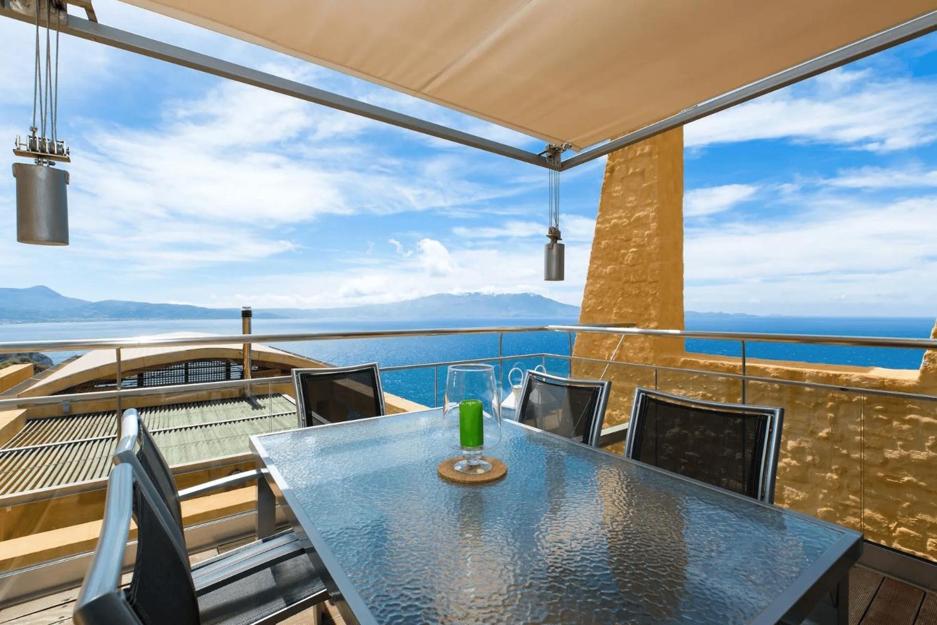 Villa Beachfront Ravdoucha Epavlis Eleni - Pool, Hot Tub, Gym, Sauna, Private Parking, Wifi