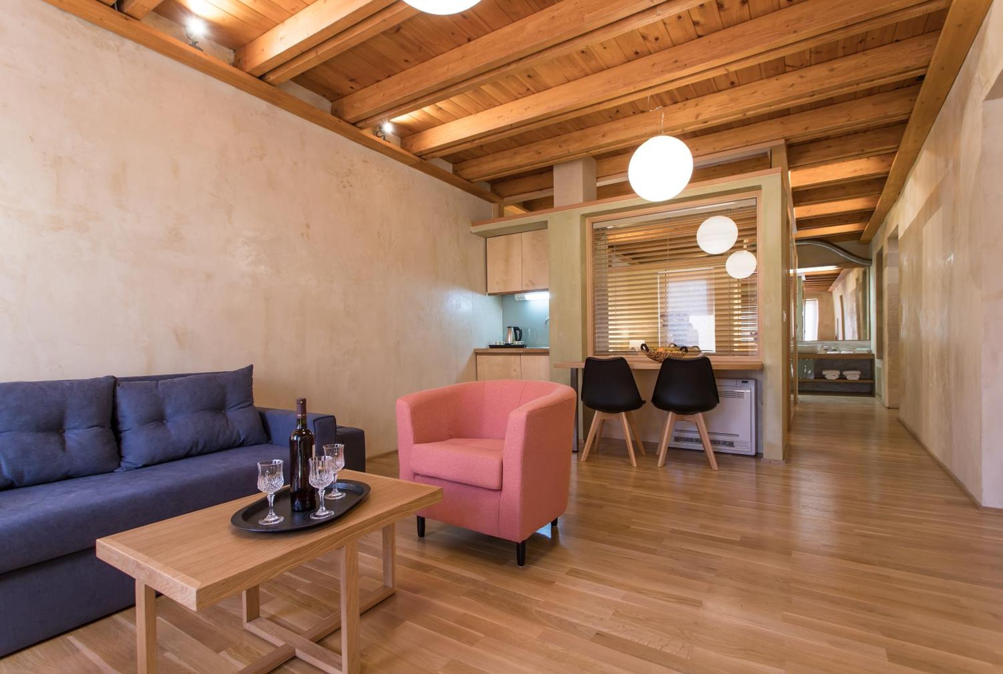 Polixeny's 3* Chania (Crete)