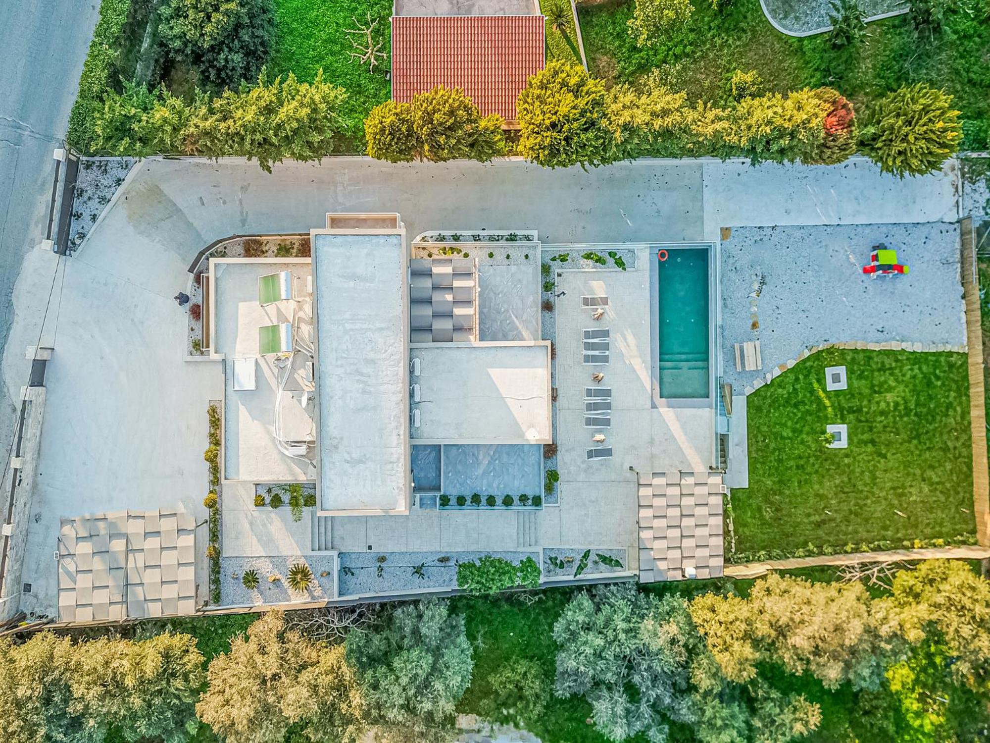 Chris With Private Ecologic Pool And Kid's Playground! Apartment *