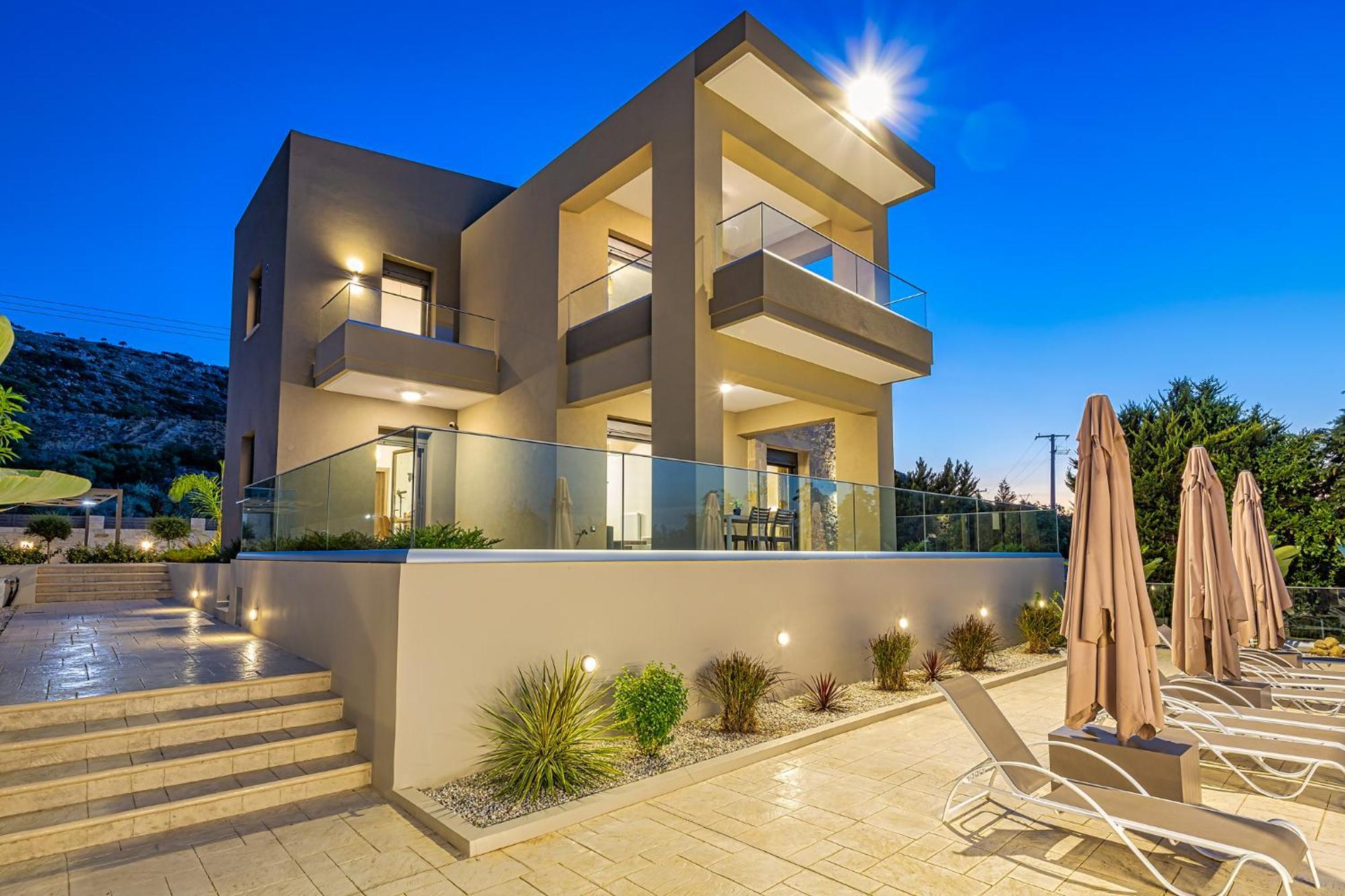 Chris With Private Ecologic Pool And Kid's Playground! Apartment *
