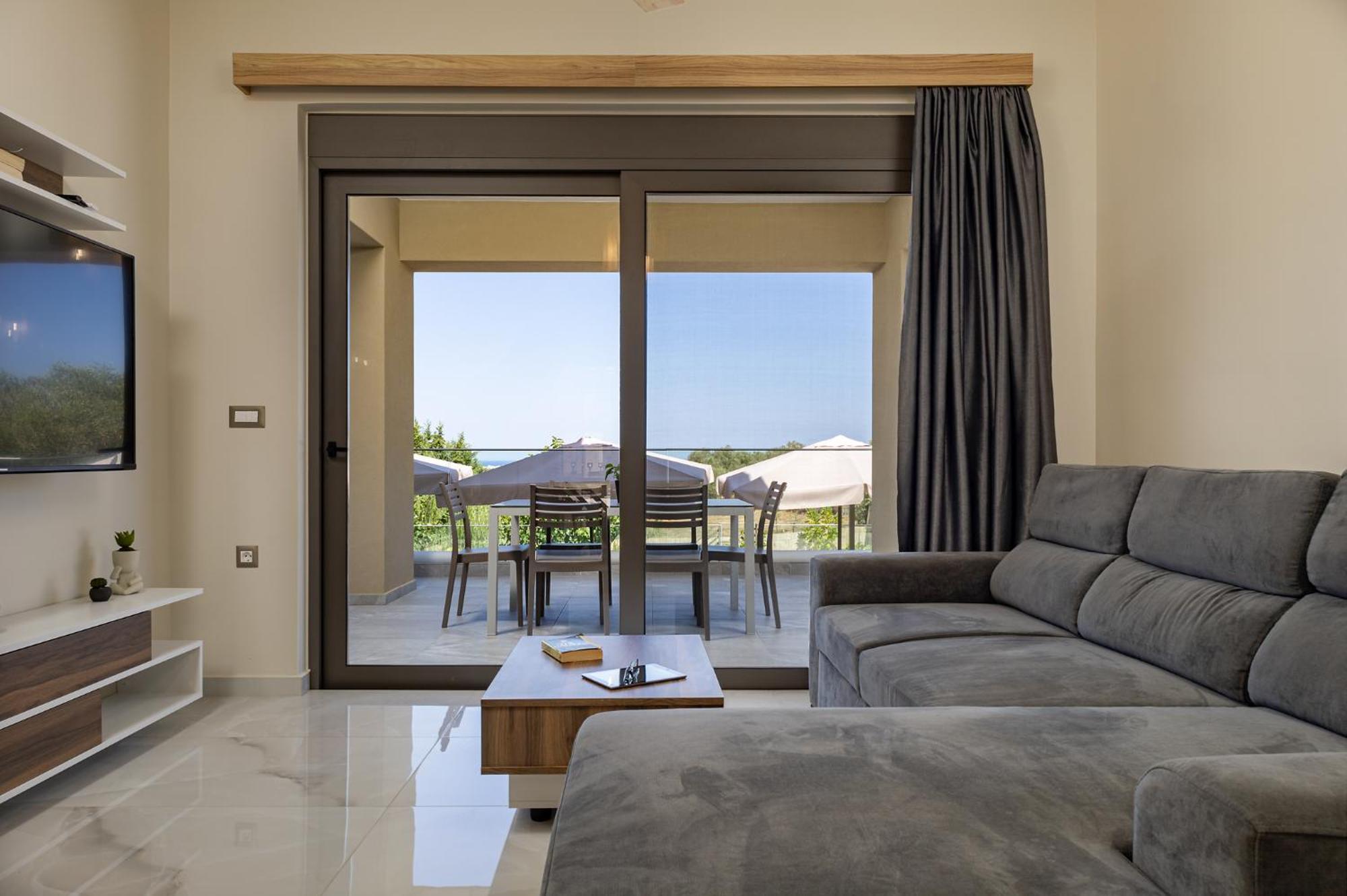 Chris With Private Ecologic Pool And Kid's Playground! Apartment *