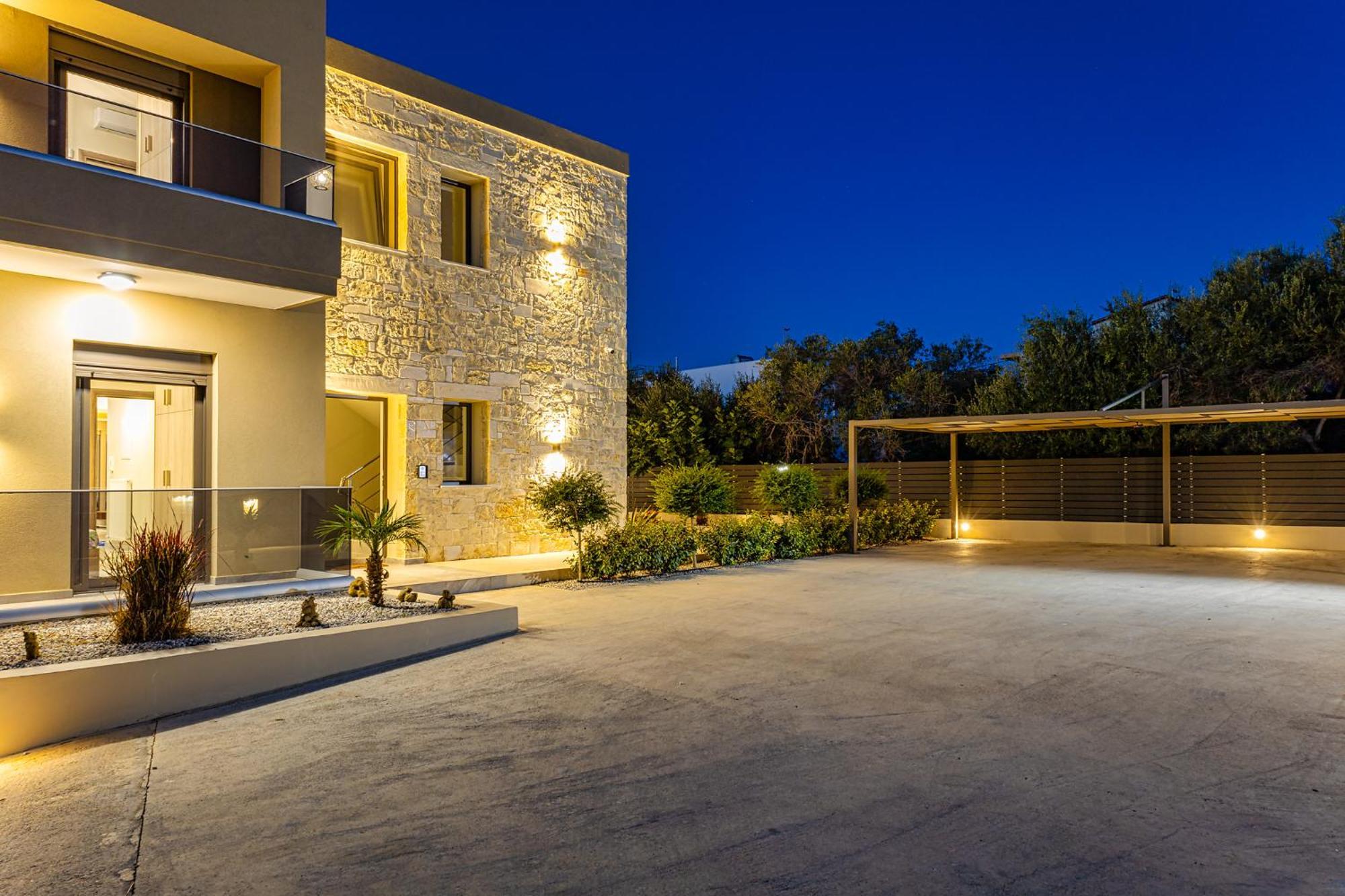 Chris With Private Ecologic Pool And Kid's Playground! *