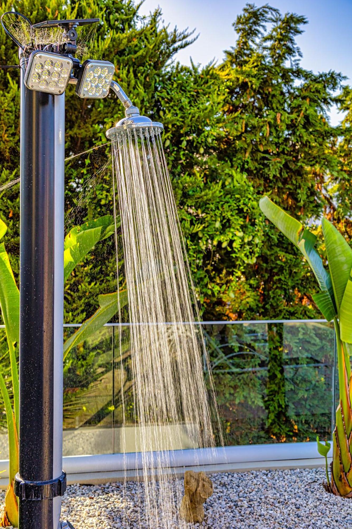 Chris With Private Ecologic Pool And Kid's Playground! Apartment *