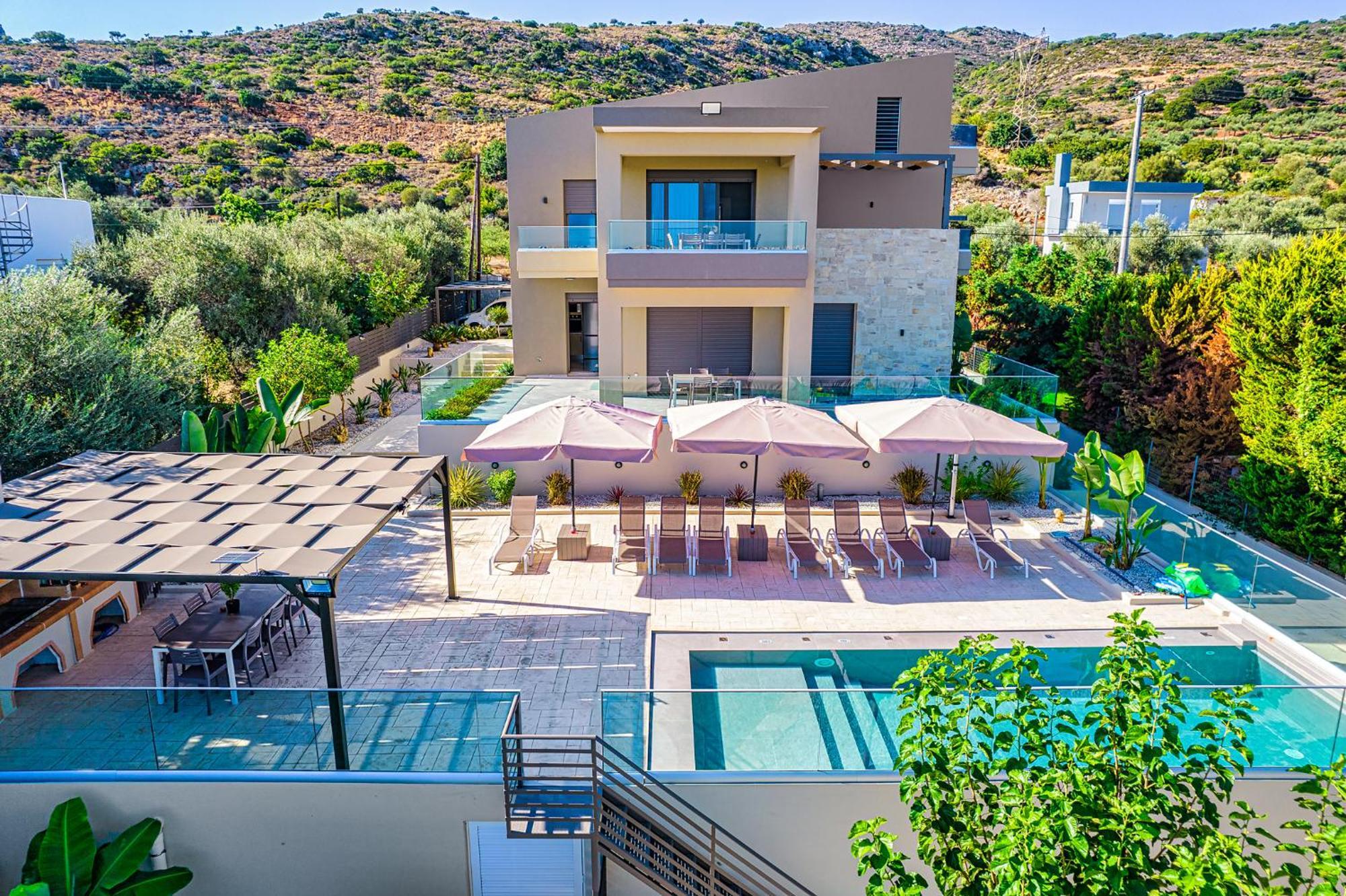 Chris With Private Ecologic Pool And Kid's Playground!