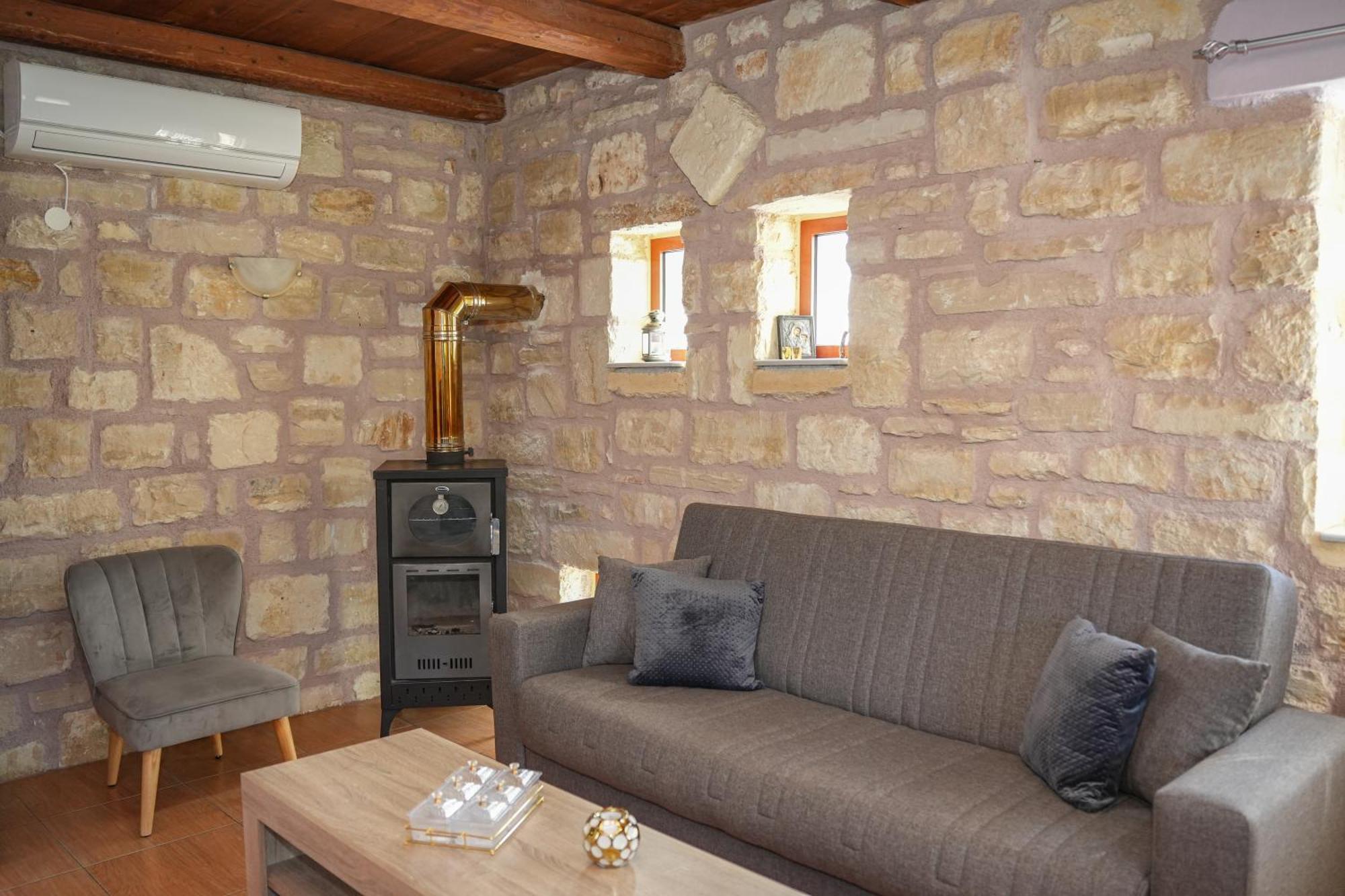 Sundaymar Stone House