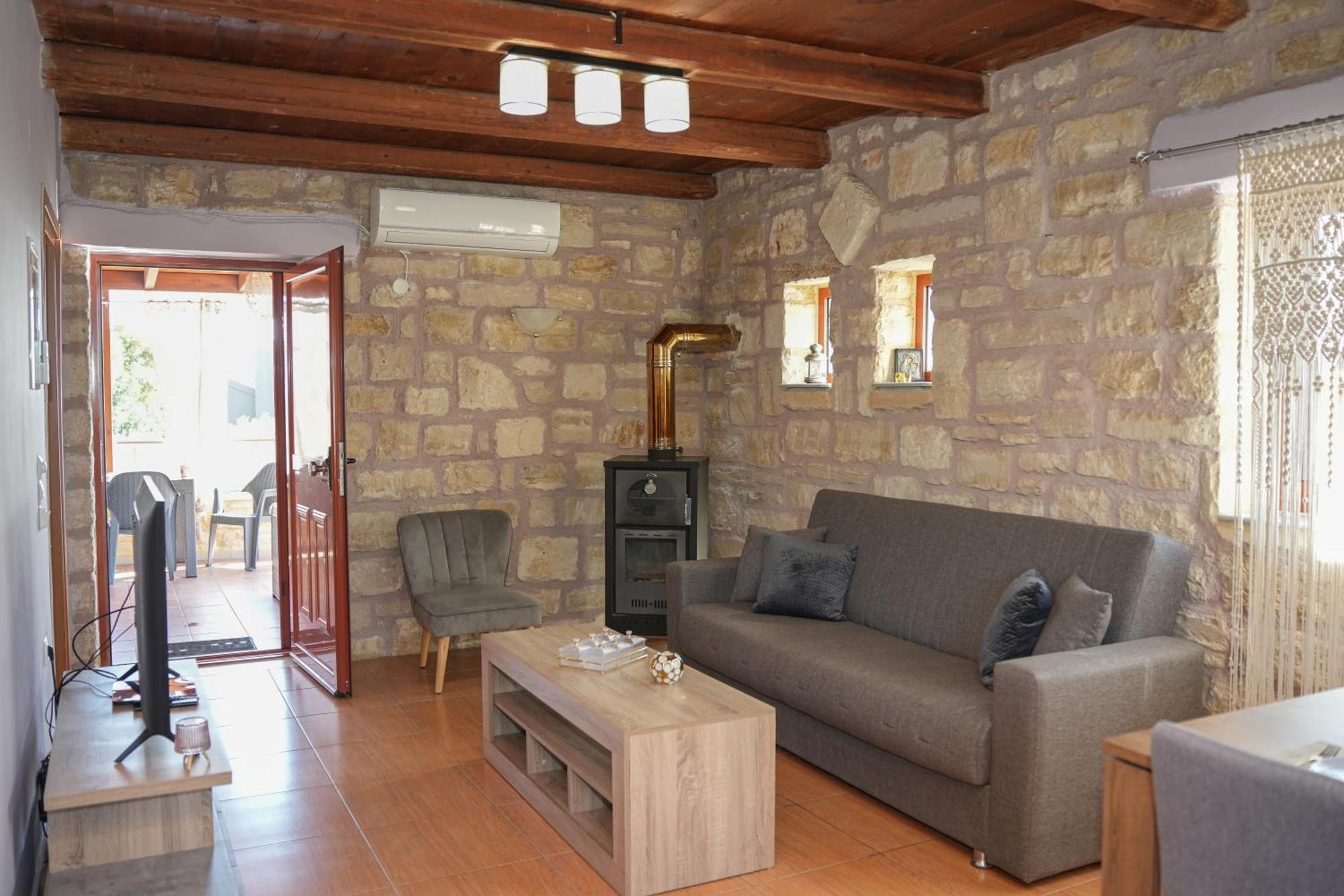 Sundaymar Stone House
