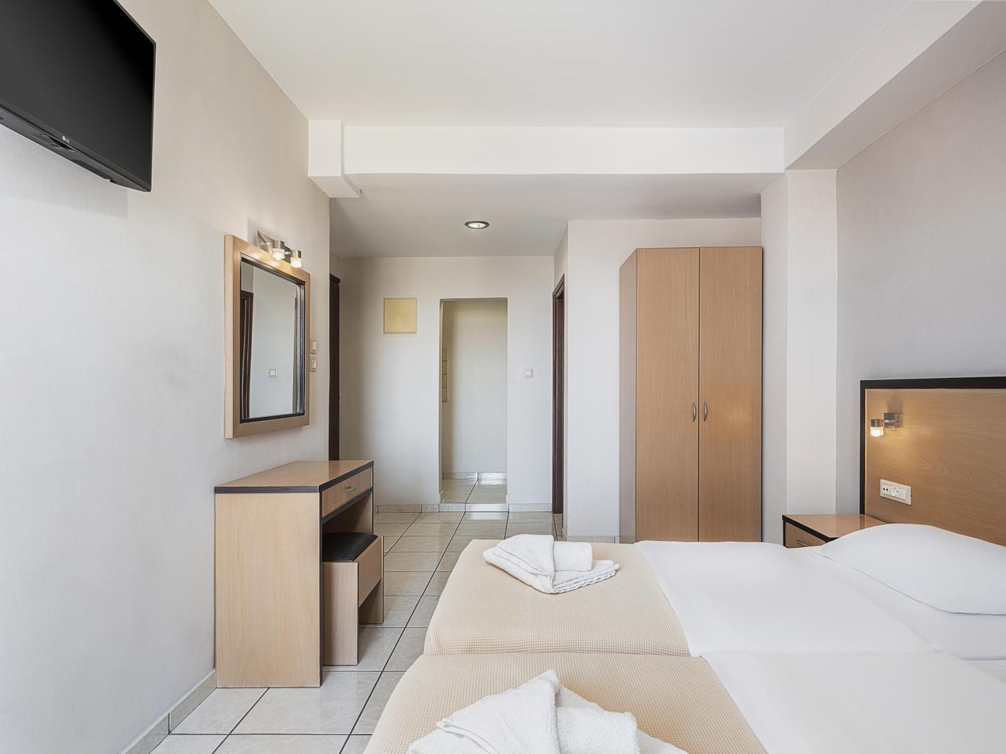 Theofilos Hotel *