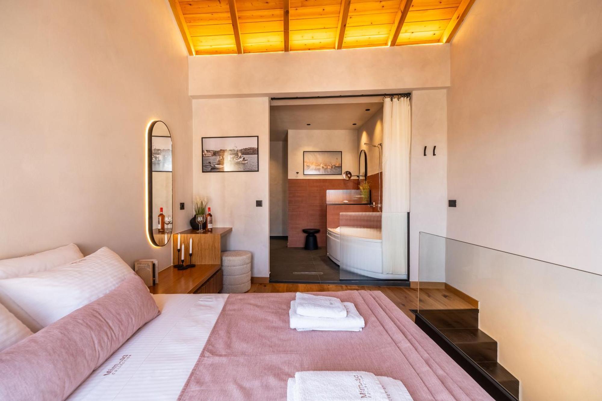 Mimosa Veneziano - Sauna - Old Town Chania Apartment