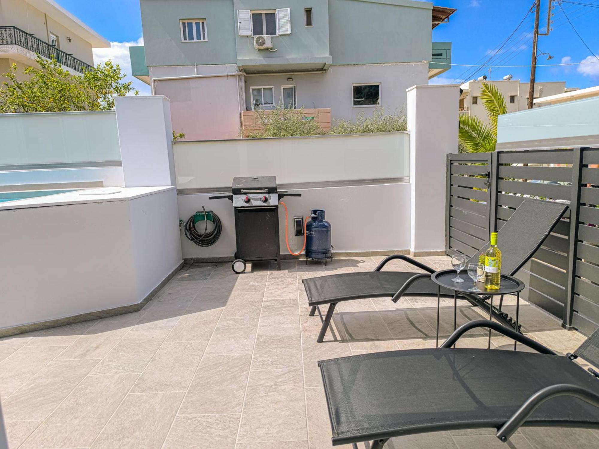 Comfy With Small Private Pool, Fiber Internet And Private Parking Chania (Crete)