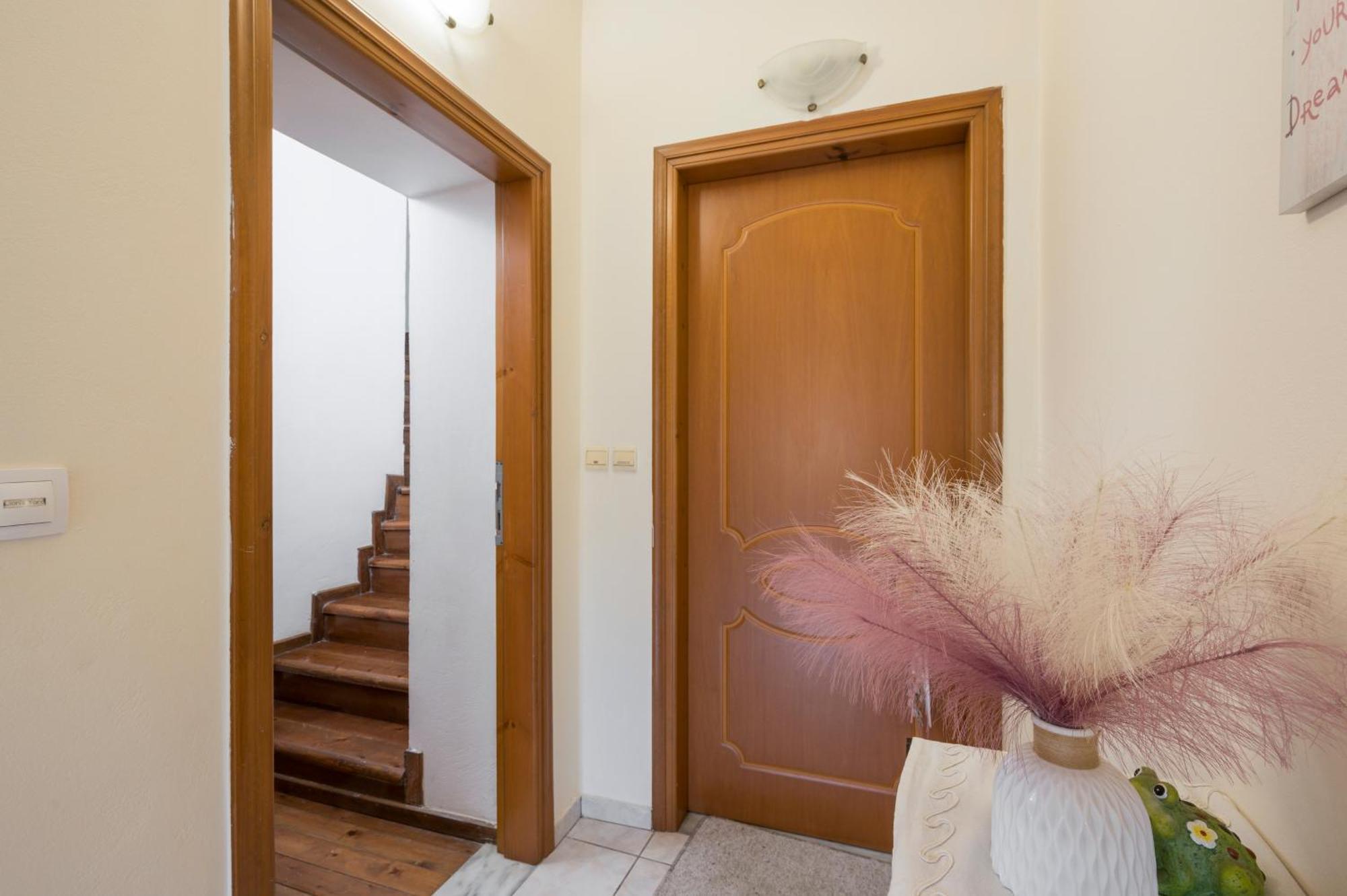Lion's Yard Apartment *