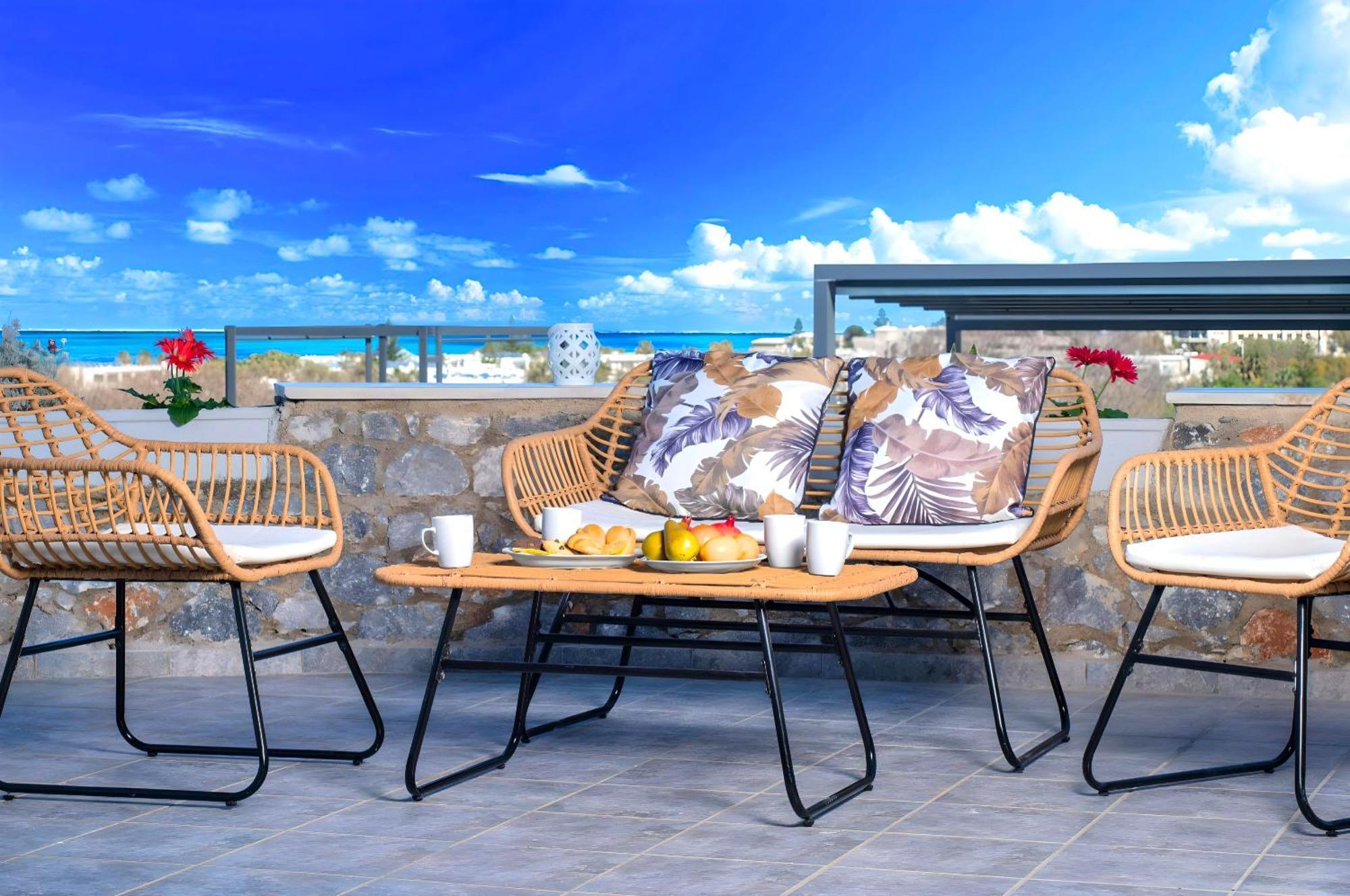 Grey Grand Private Pool