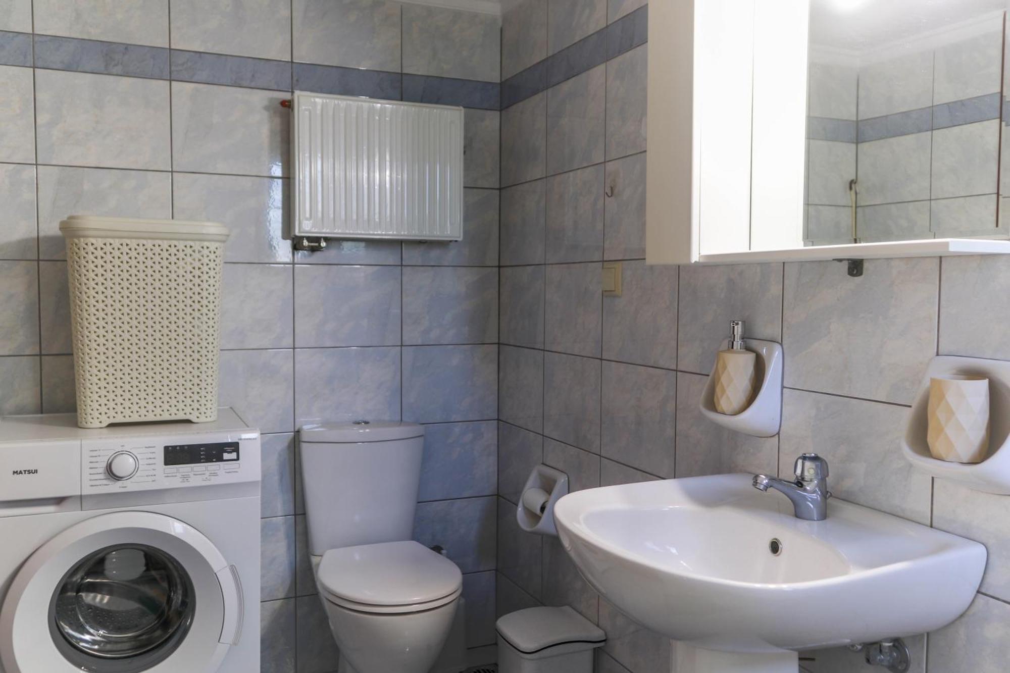 Apartment Laurels