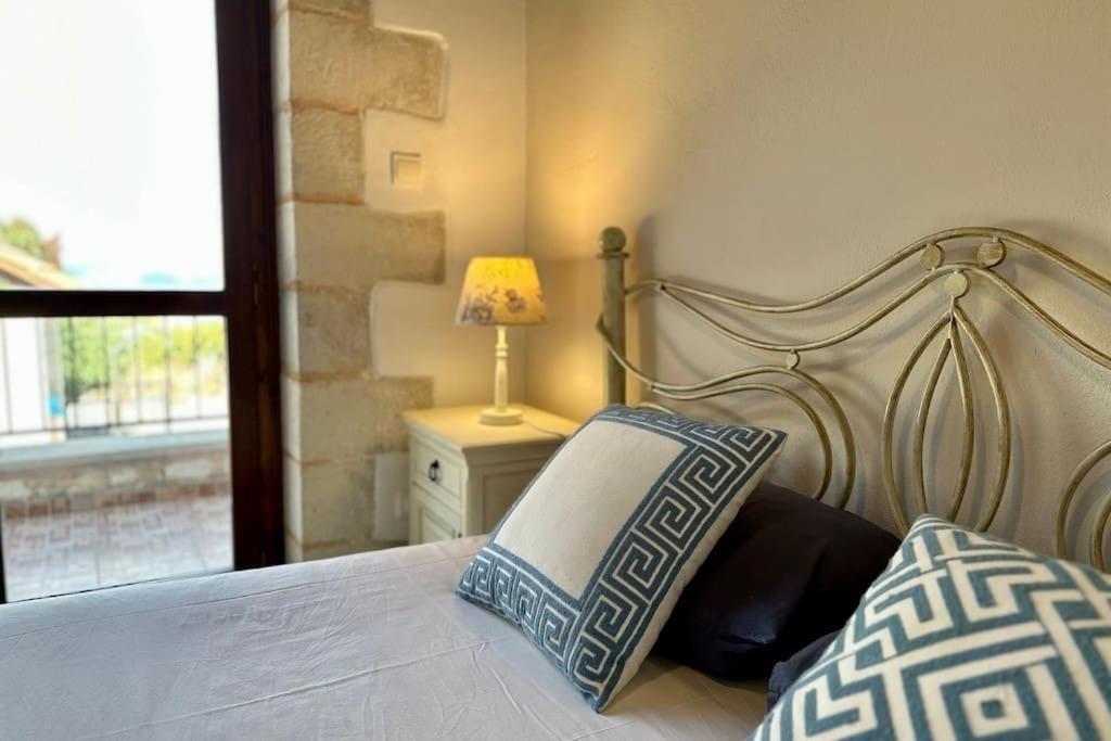 Anais Charming Stone House Villa